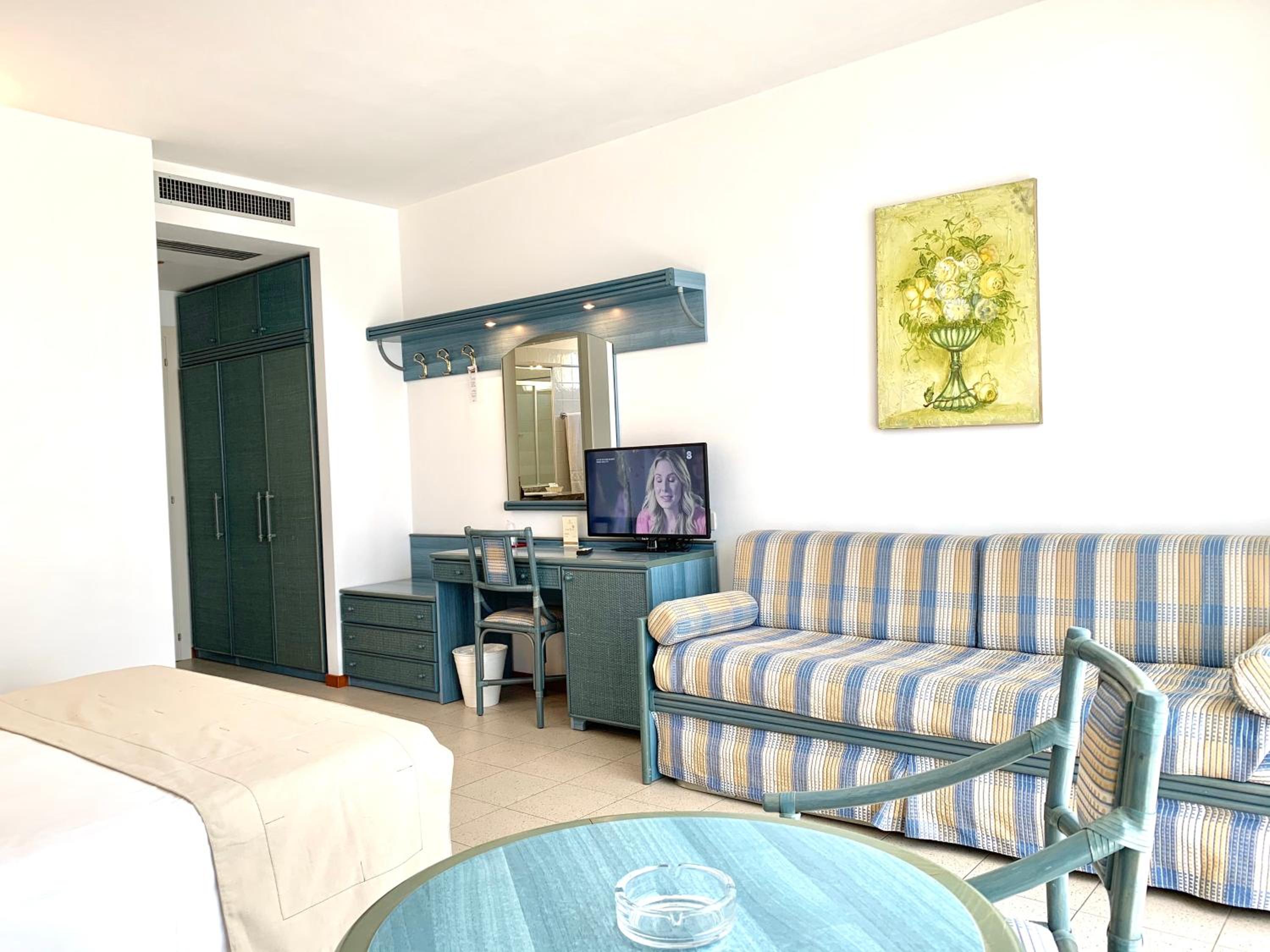 Double or Twin Room with Balcony photo 2