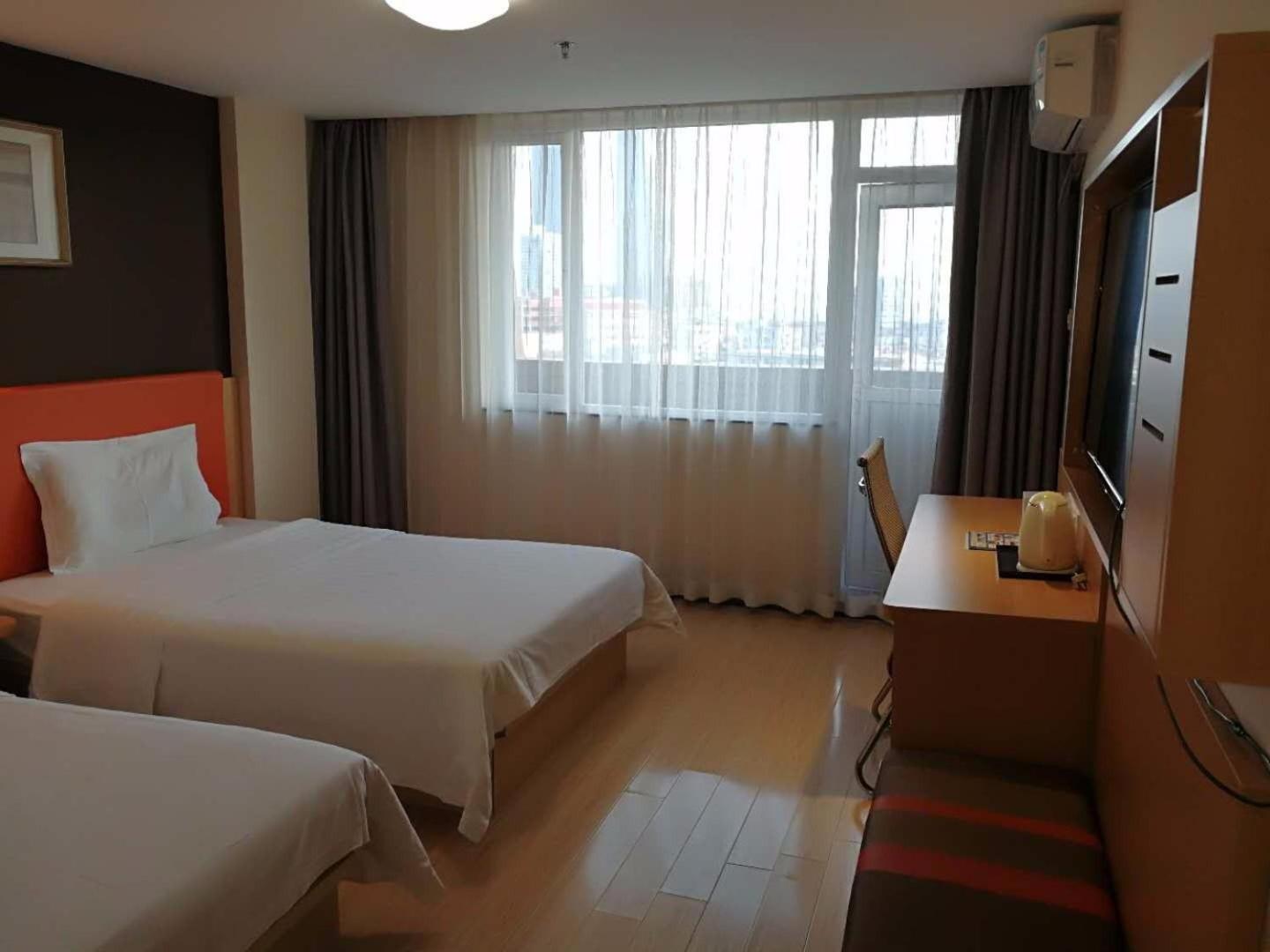 Twin Bed Room