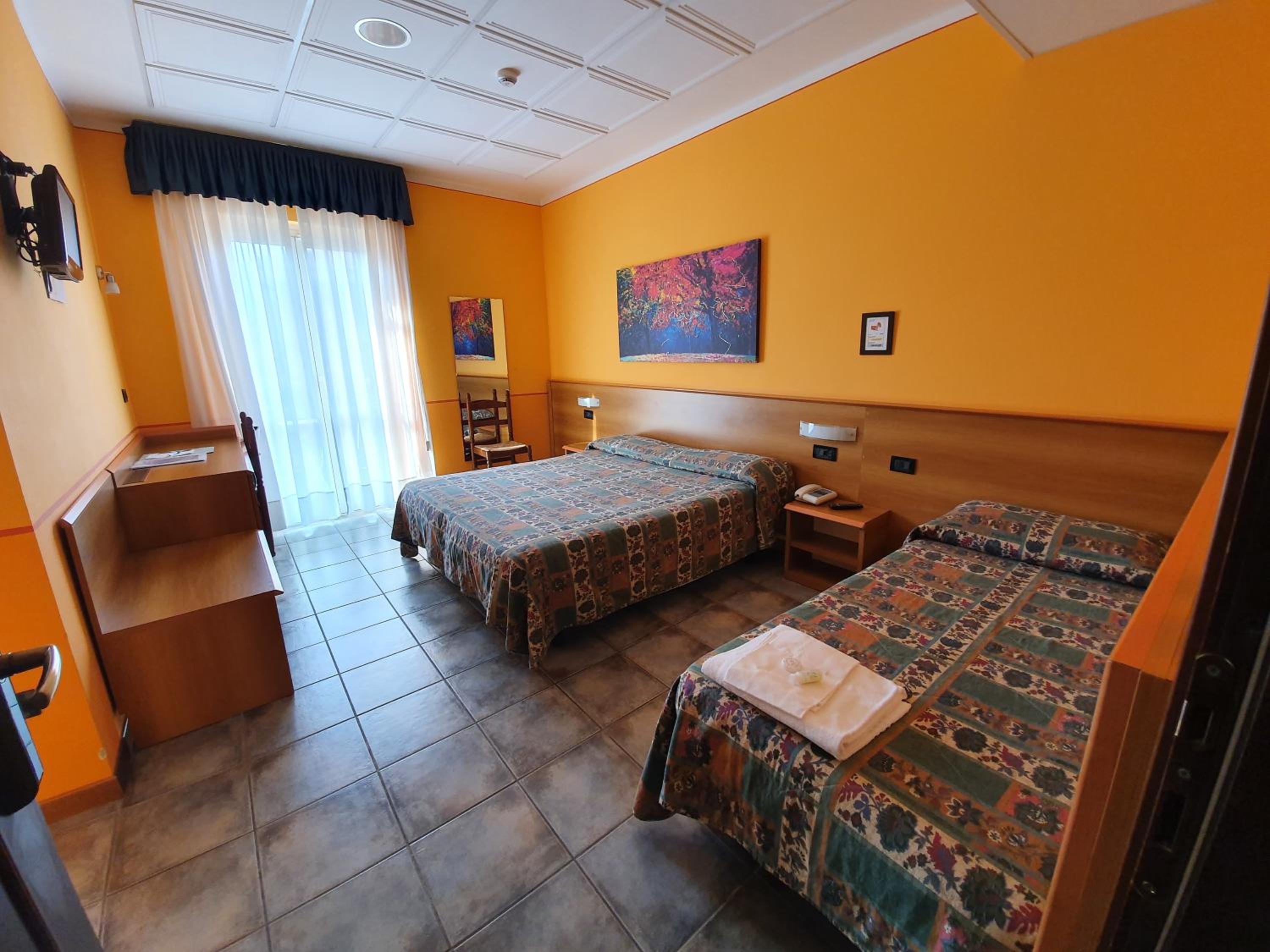 Triple Room - Photo 8