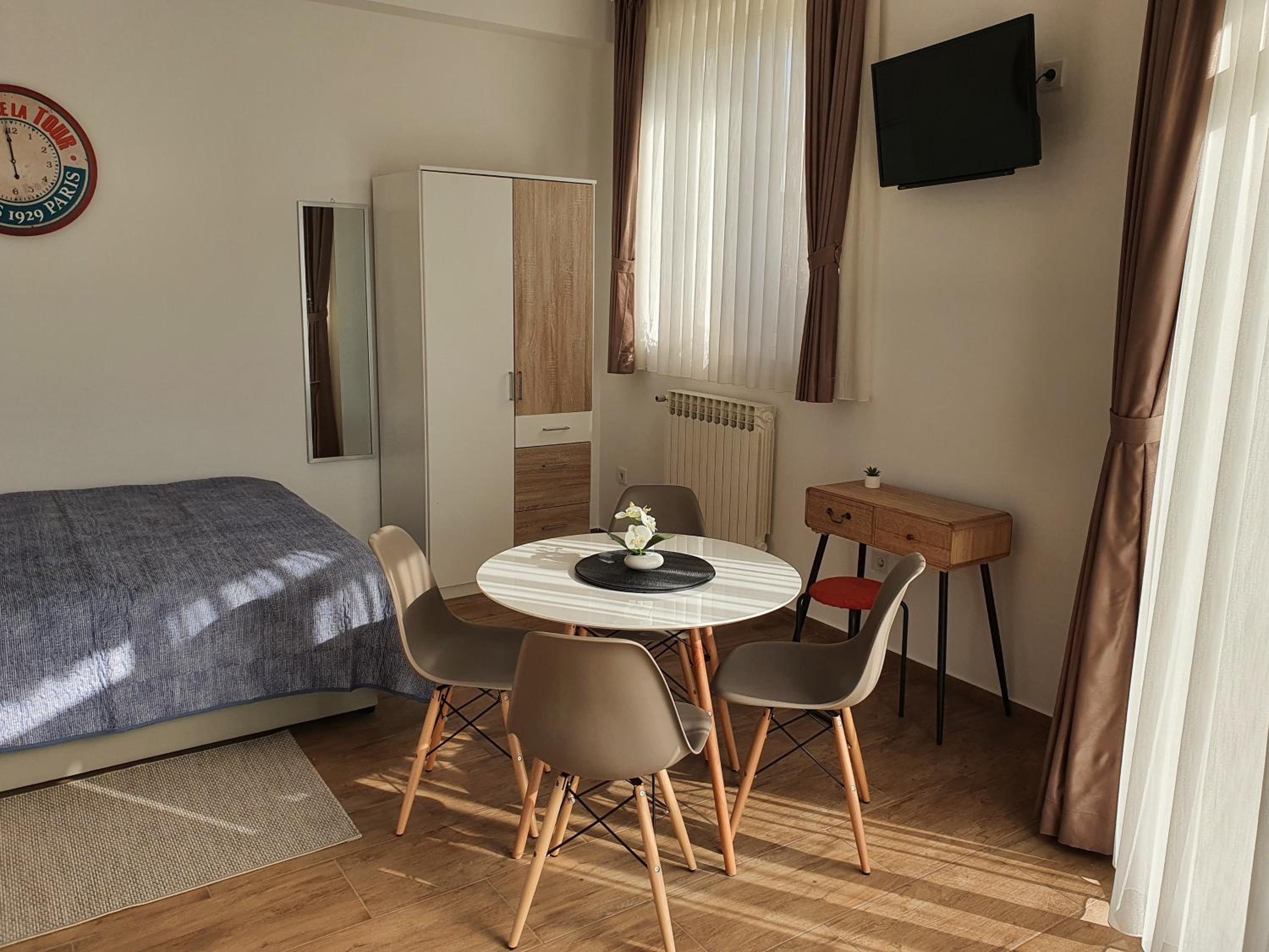 Studio Apartment photo 1
