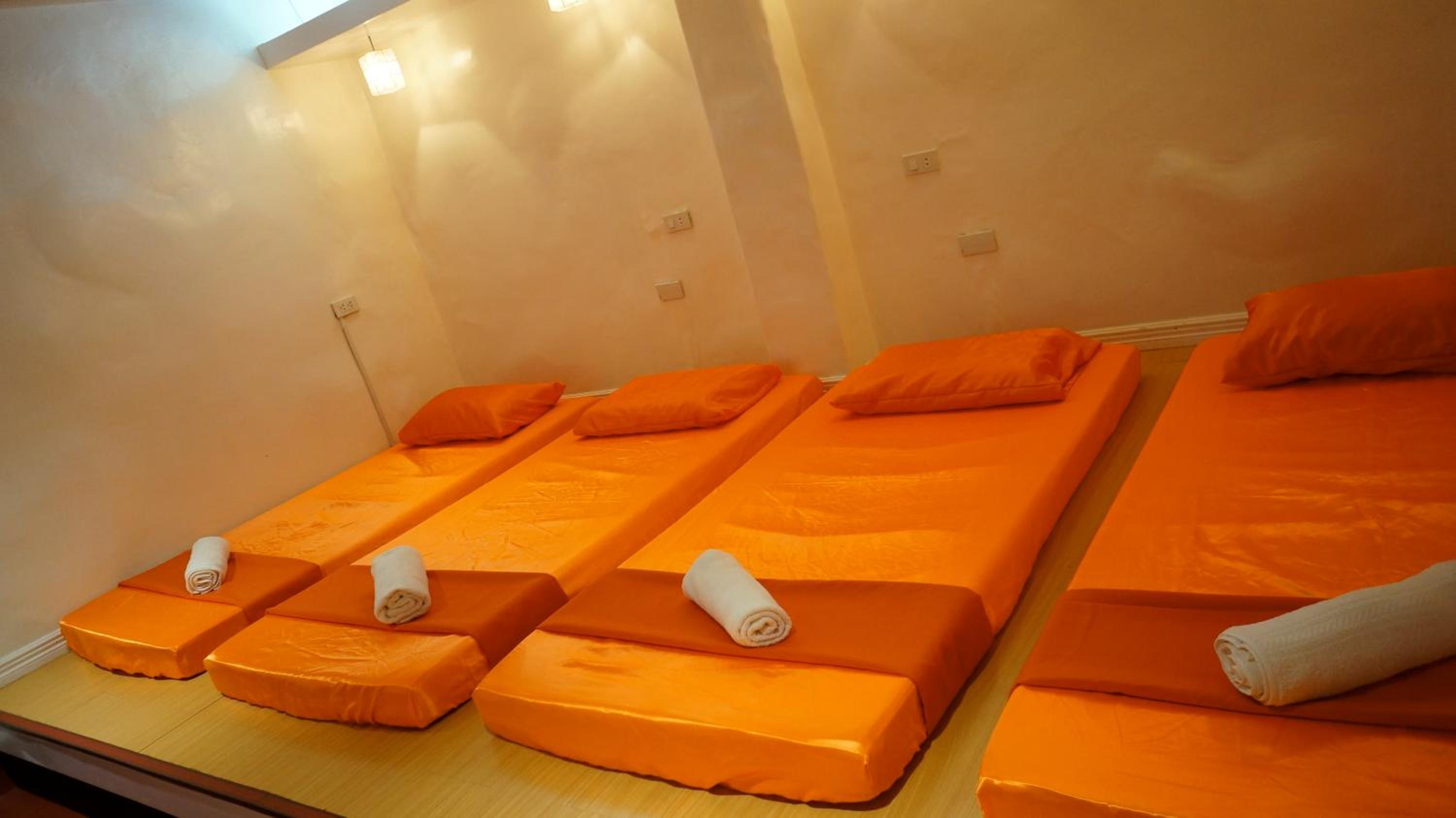 Quadruple Room with Shared Bathroom photo 2