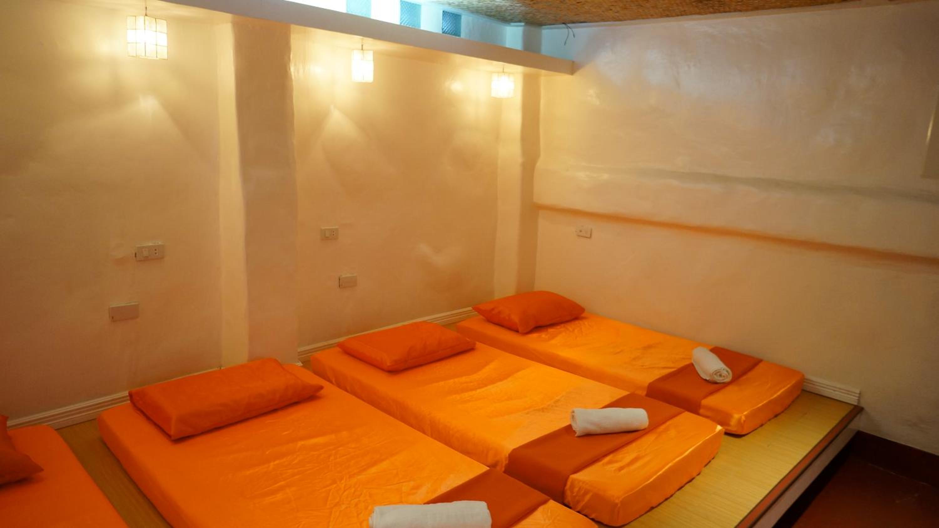 Quadruple Room with Shared Bathroom photo 3