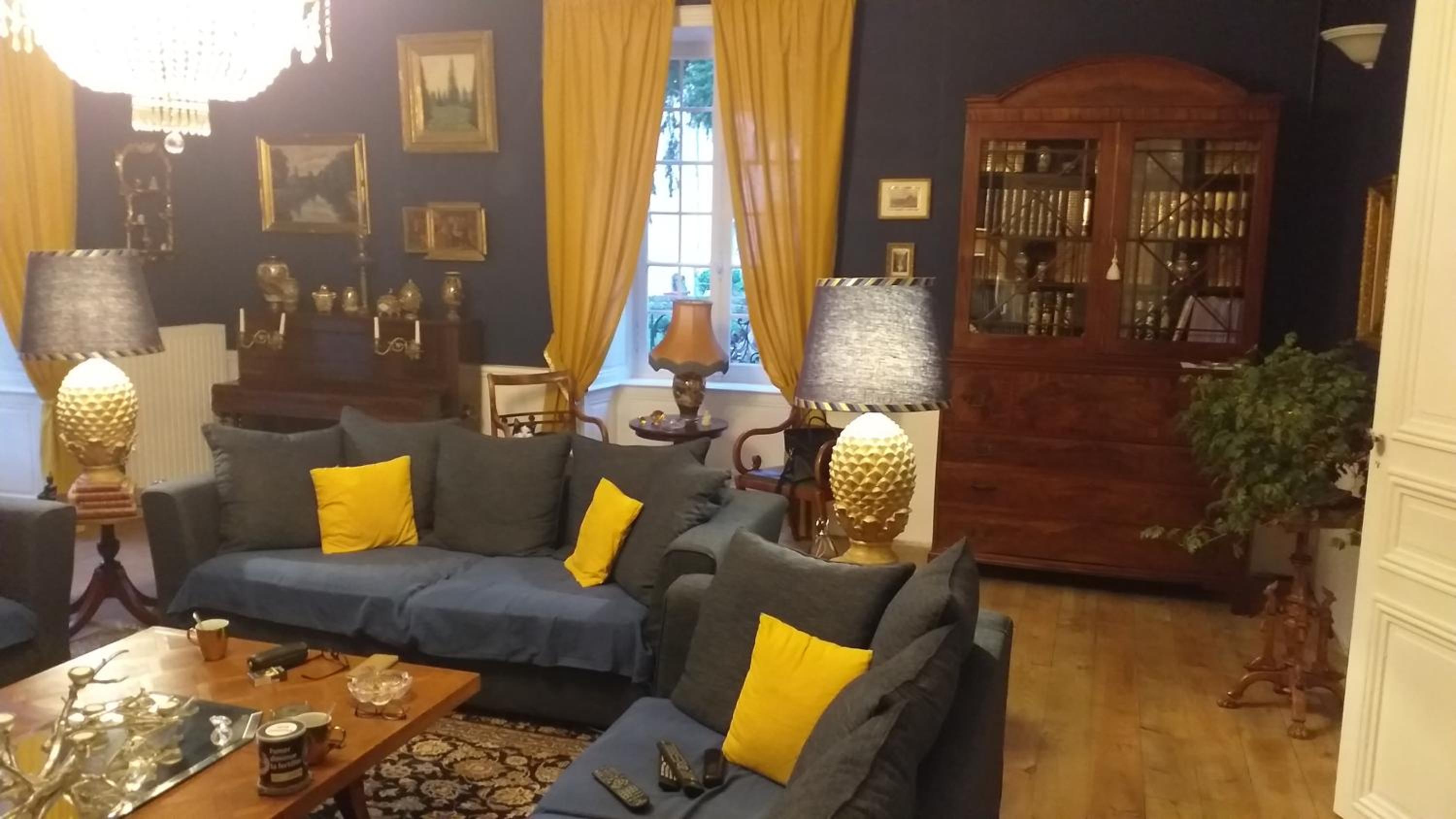 Family Room with Bathroom photo 2