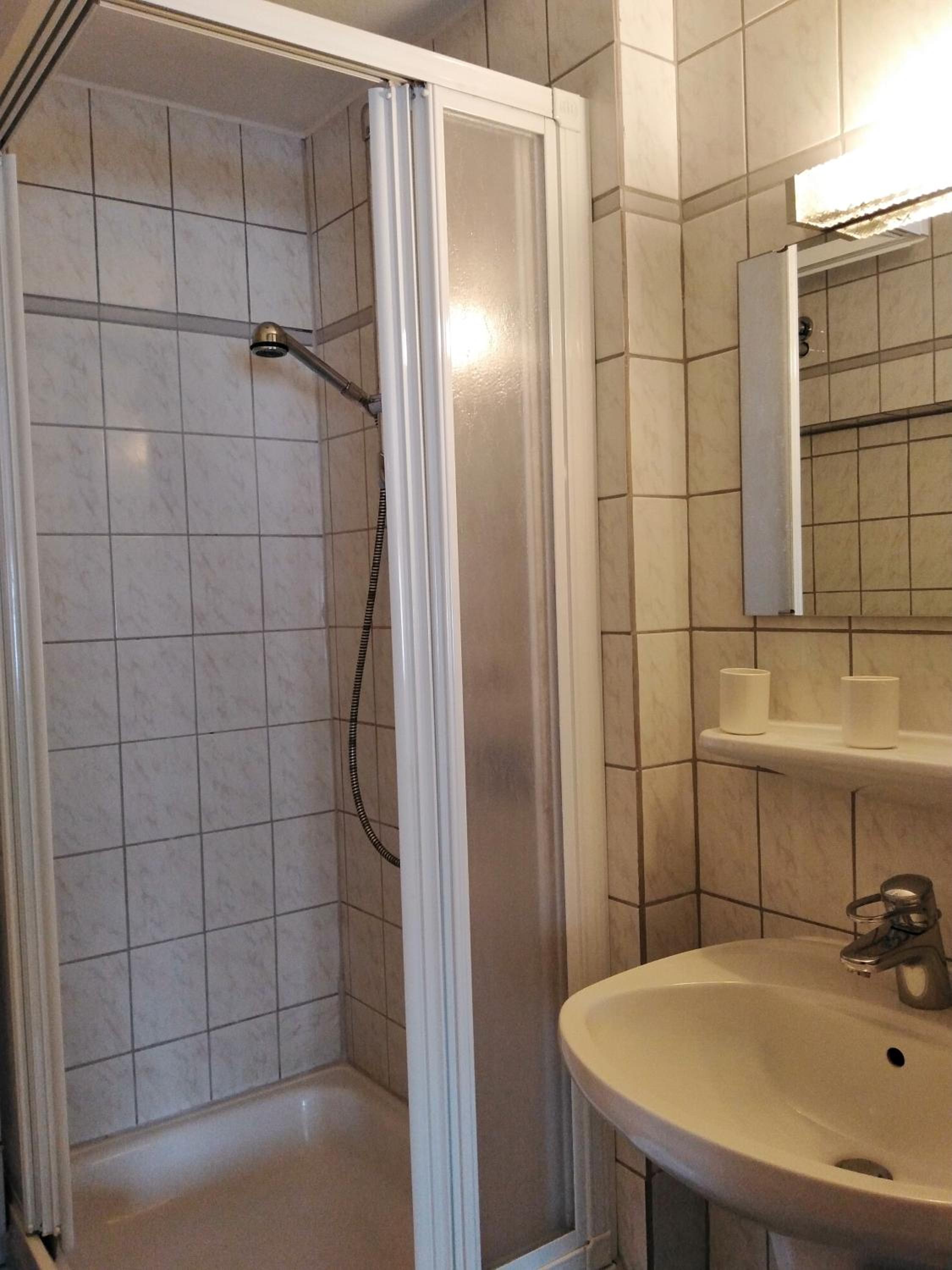 Standard Double Room - Photo 4