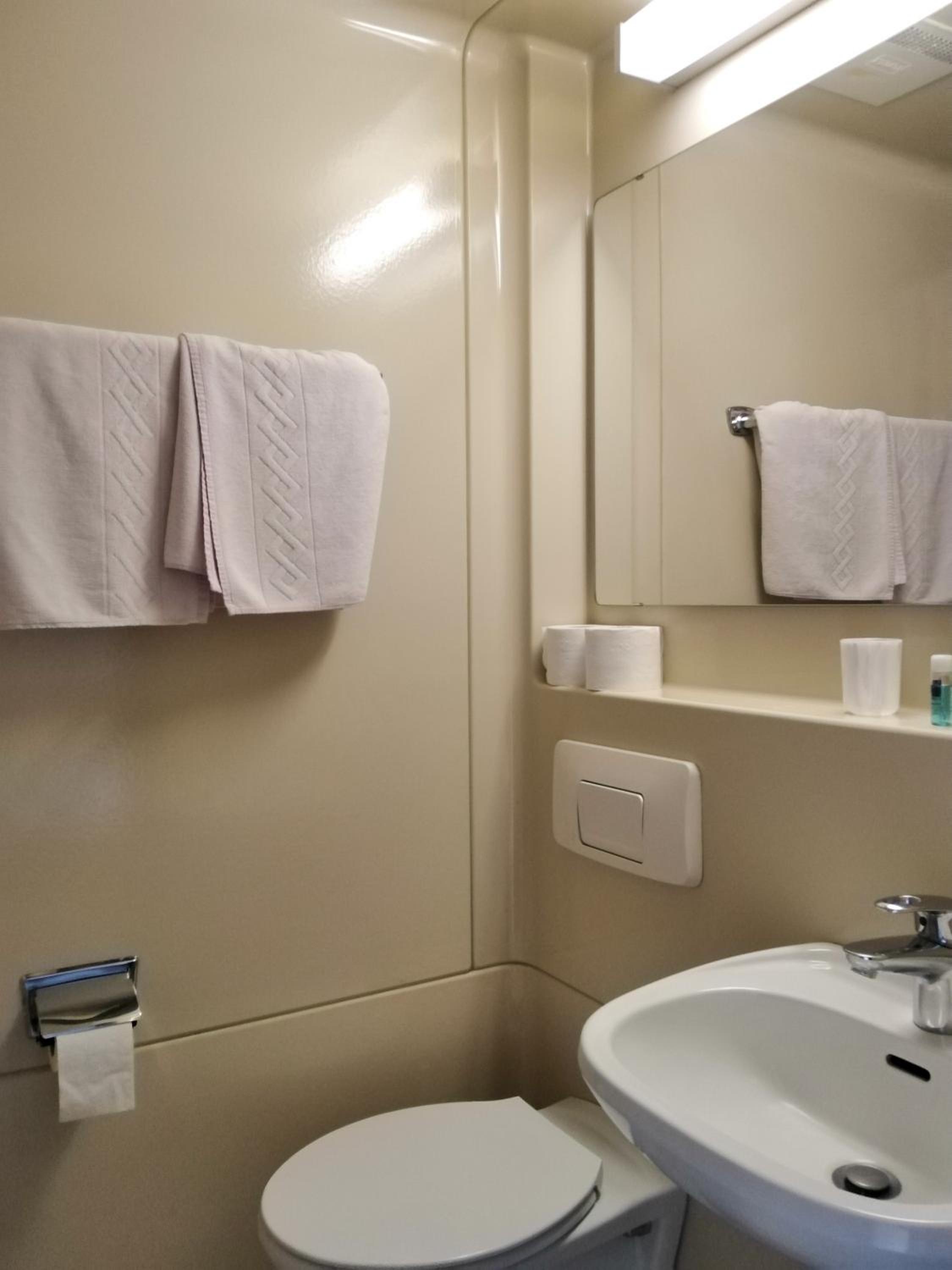 Standard Double Room - Photo 5