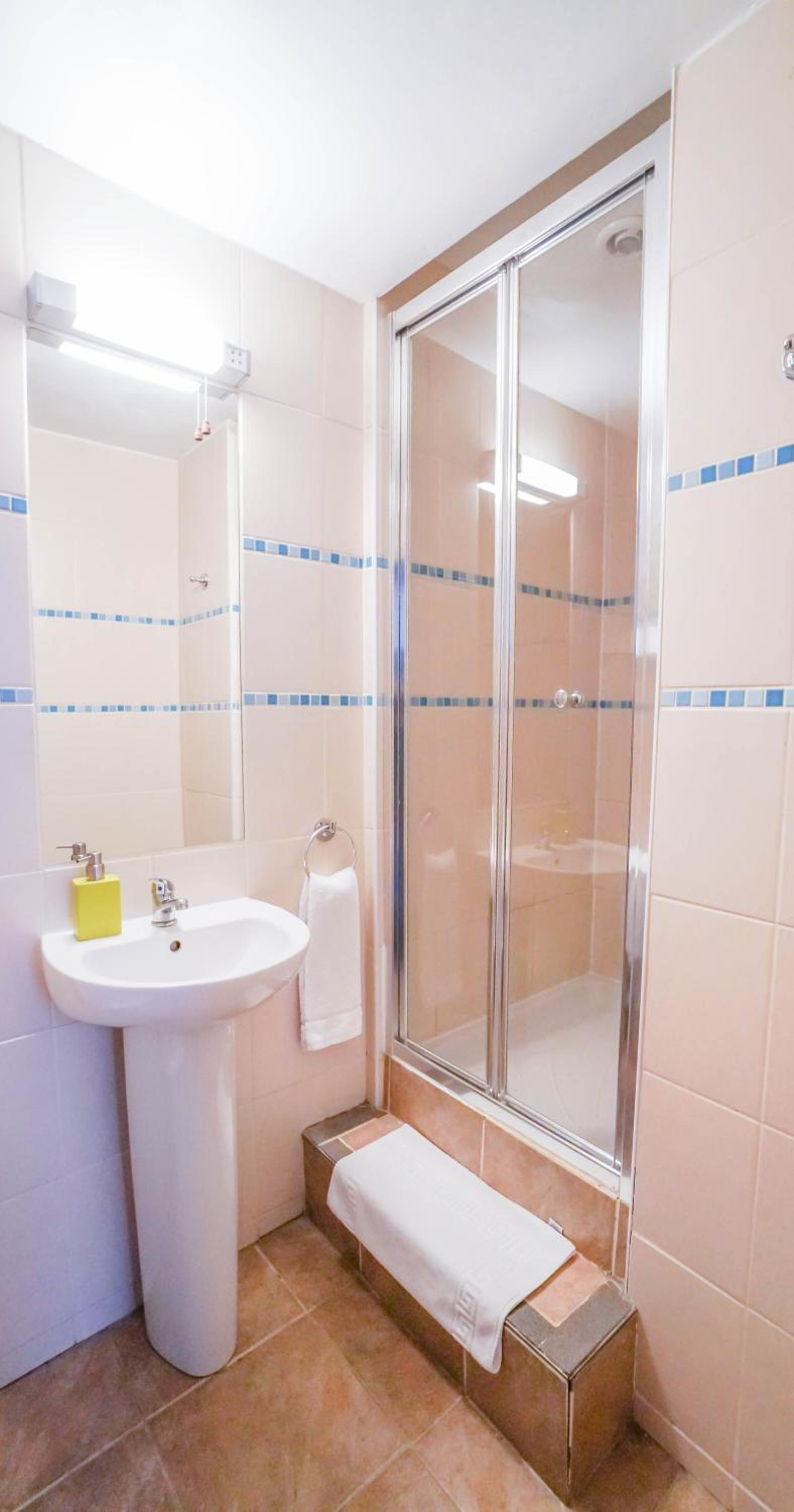 Double Room with Private Bathroom photo 3