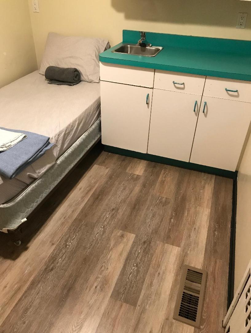 Single Room with Shared Bathroom photo 2