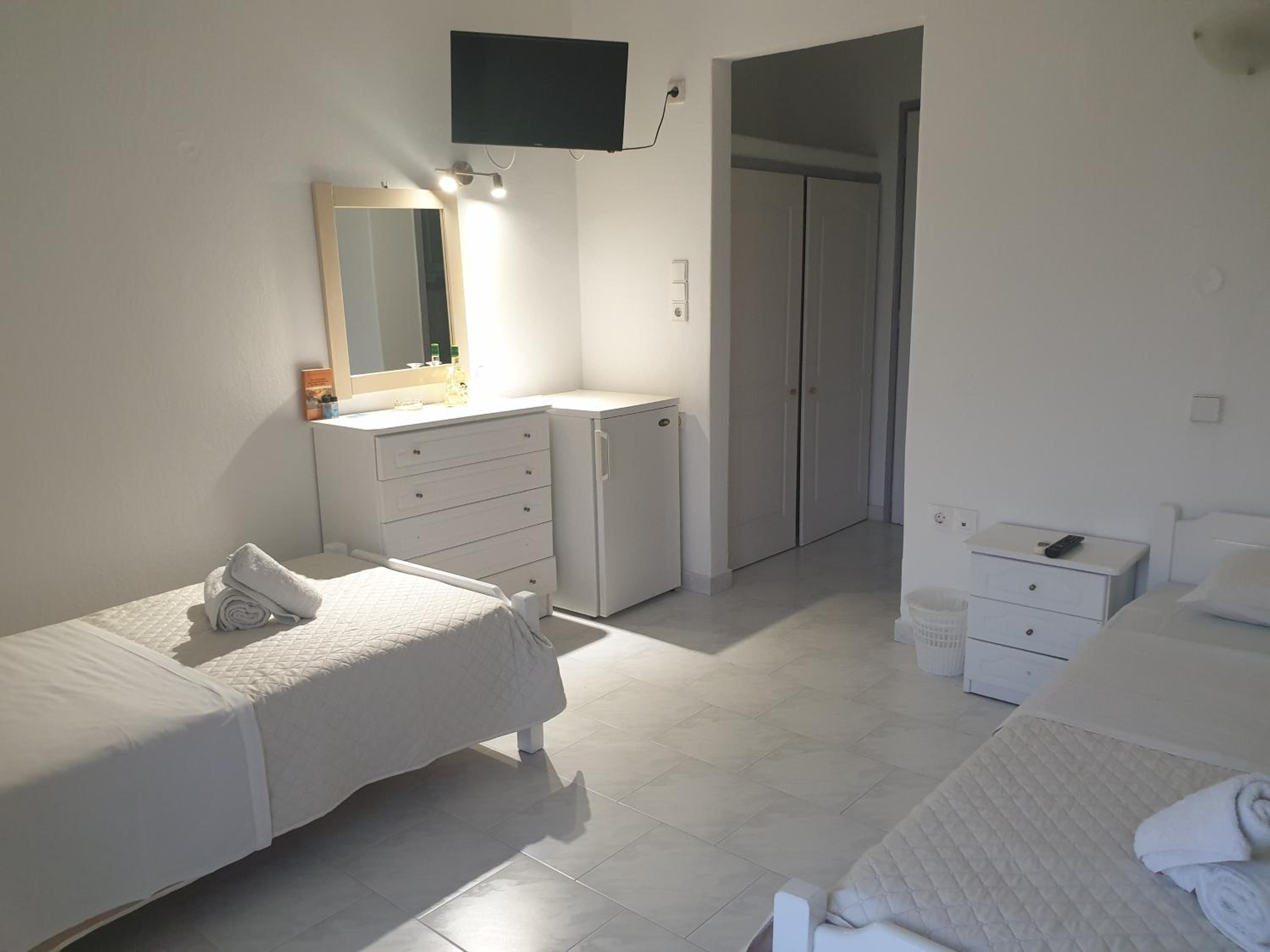 Quadruple Room with Mountain View - Photo 4