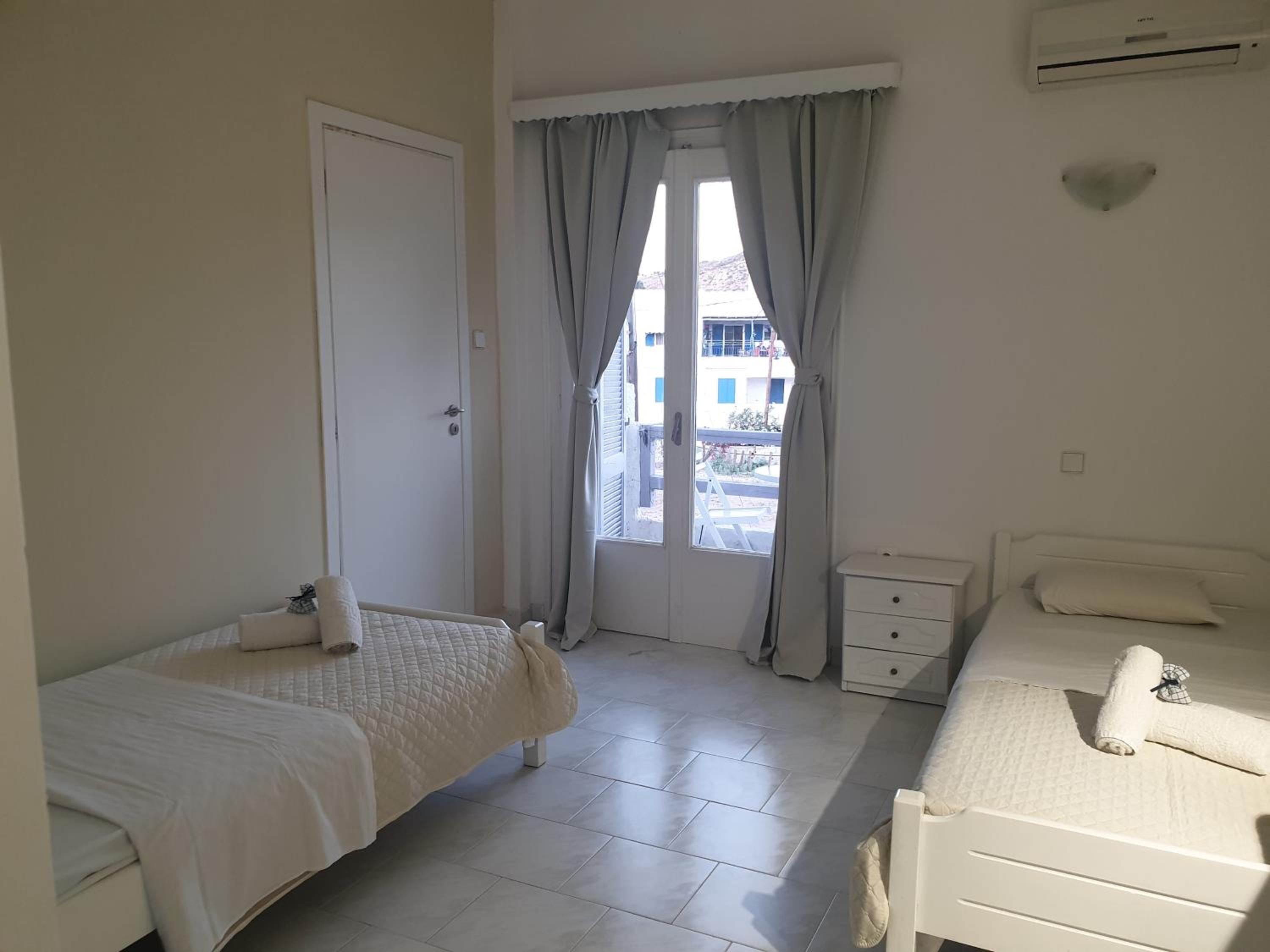 Quadruple Room with Mountain View - Photo 6