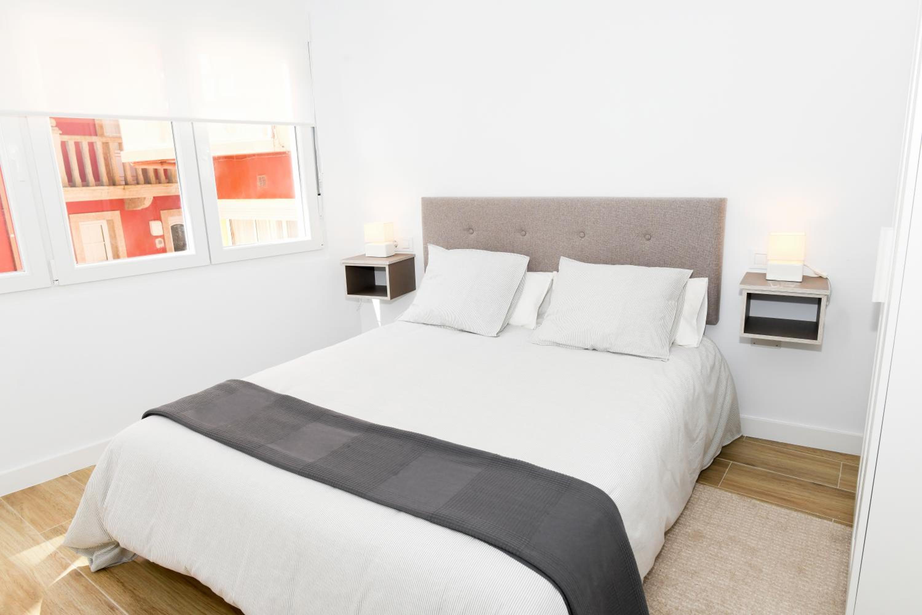 Two-Bedroom House - Photo 4