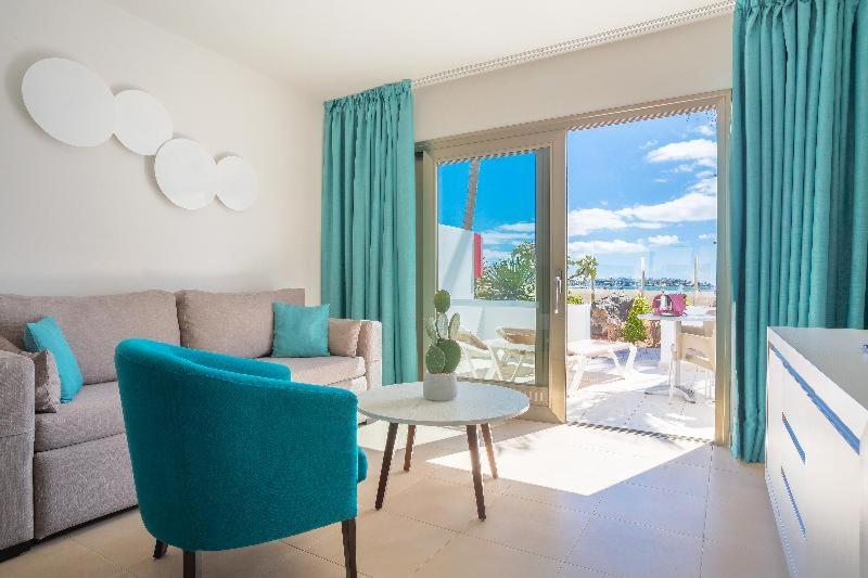 Double or Twin Room with Side Sea View