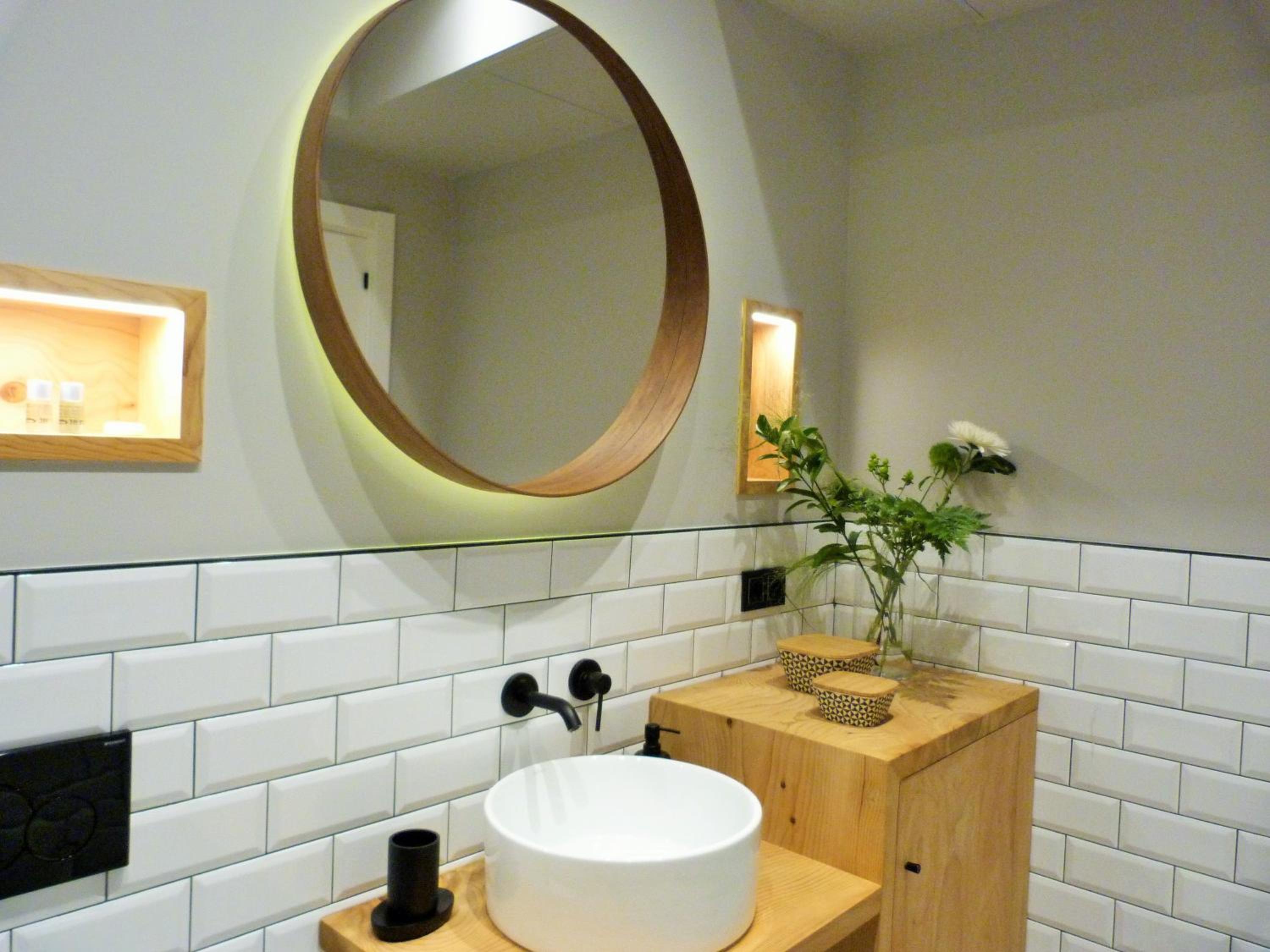 One-Bedroom Apartment - Photo 2