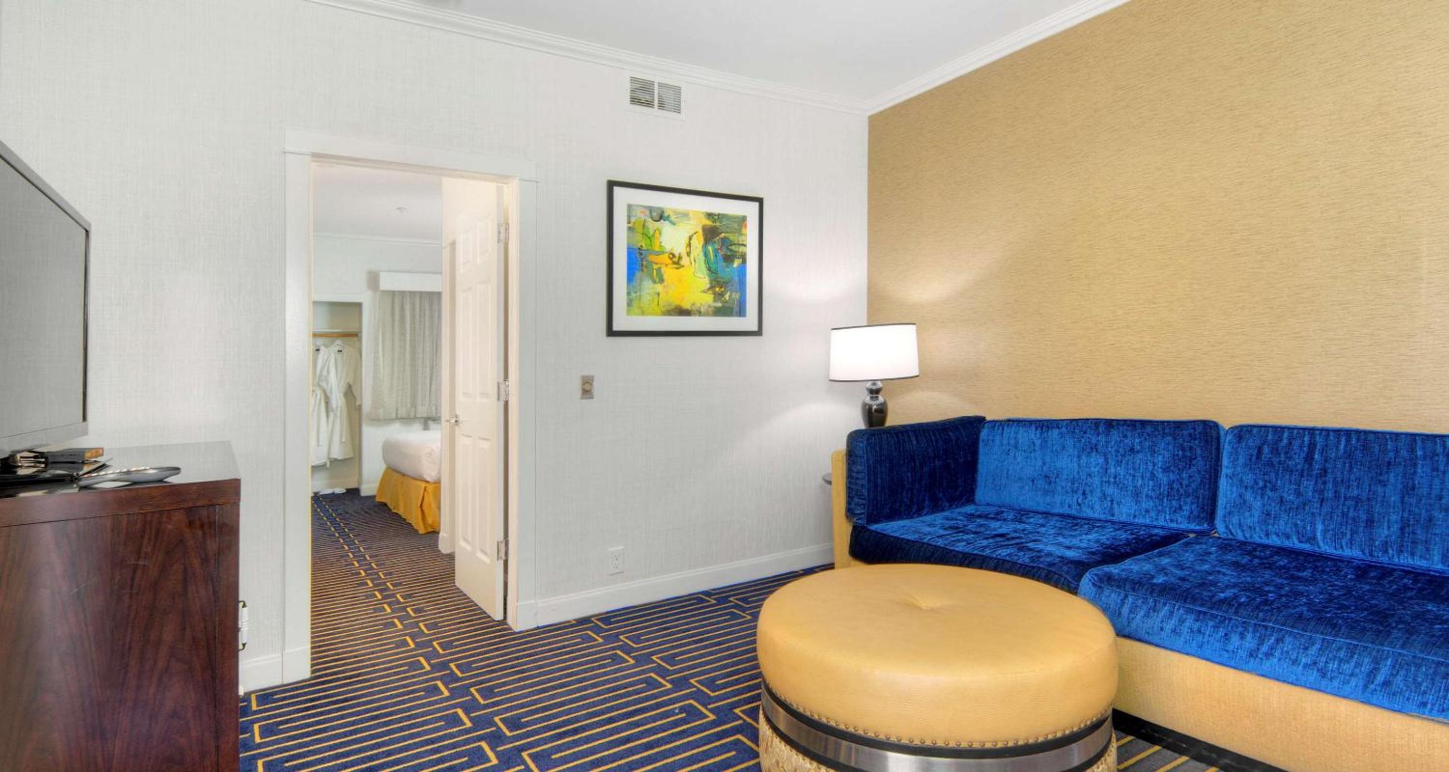 King Suite with Sofa Bed and Balcony - Non-Smoking - Photo 2