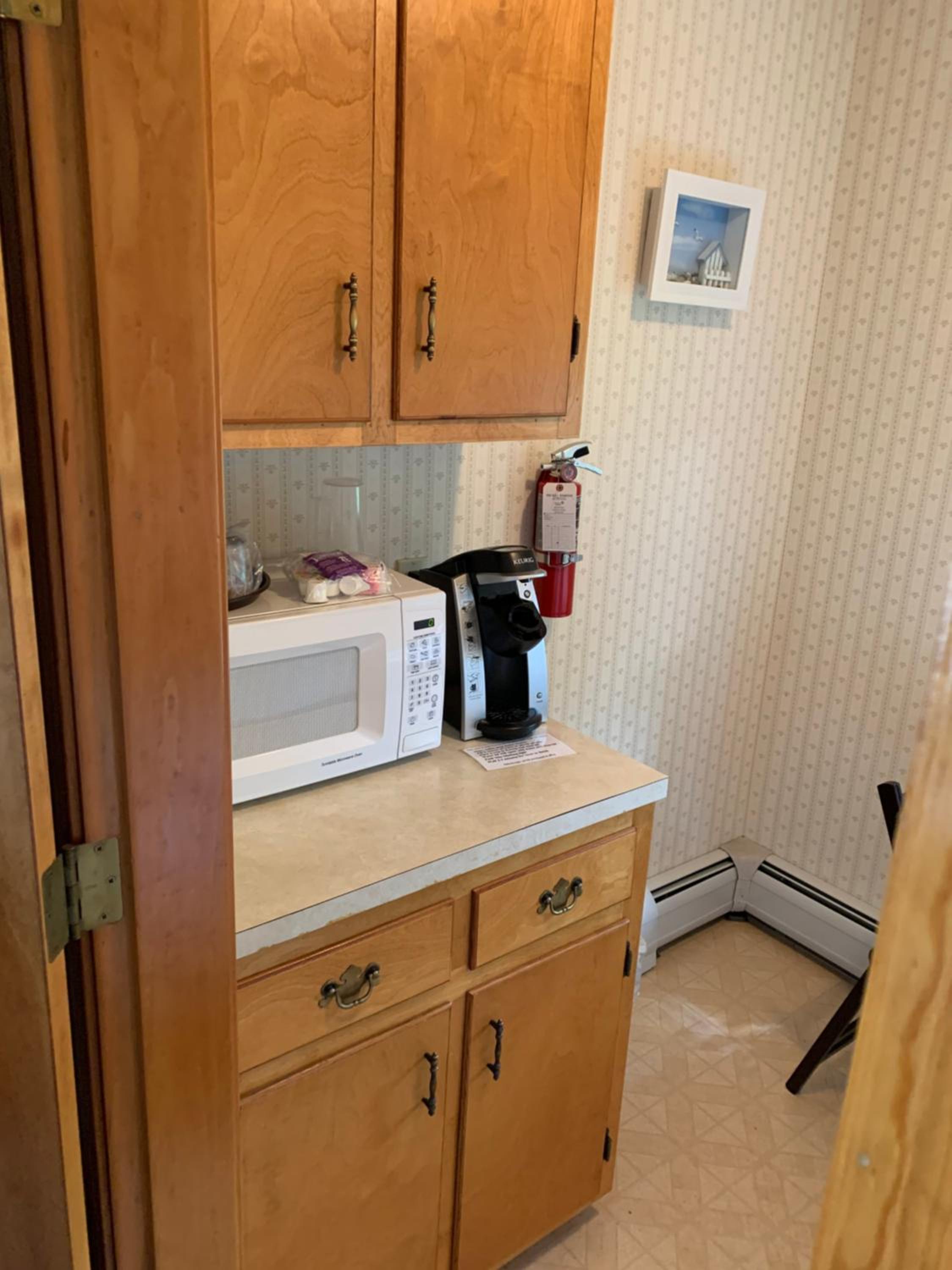 Deluxe Queen Room - Photo 9