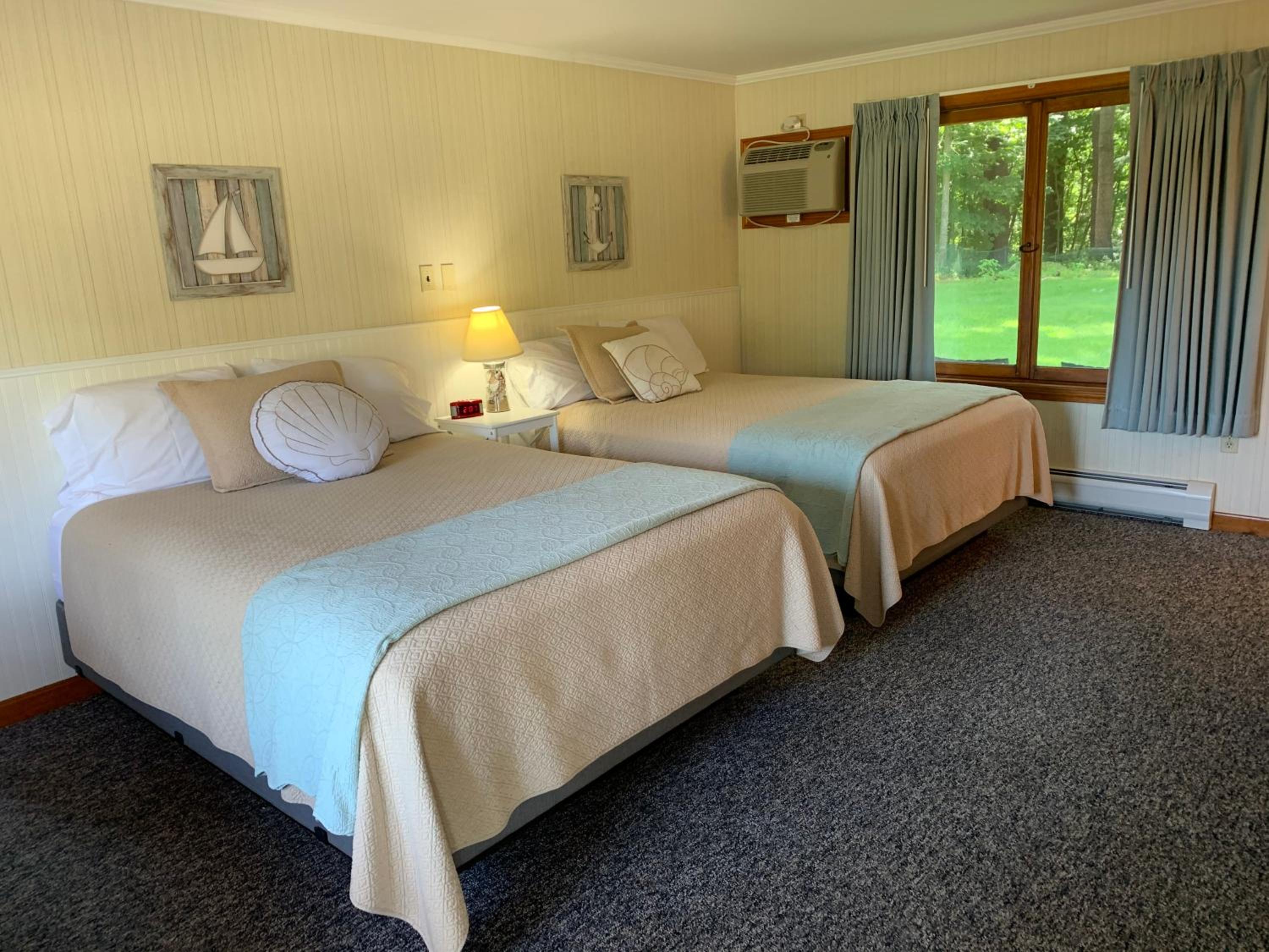 Deluxe Queen Room - Photo 15