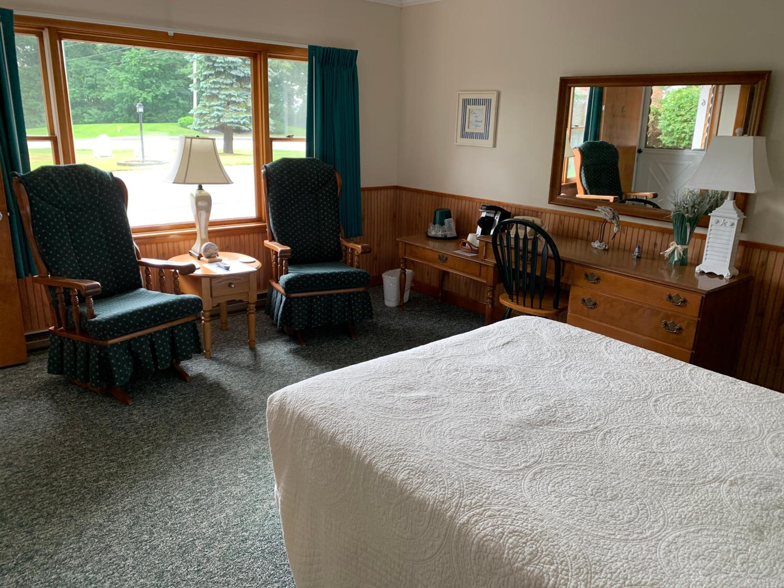 Deluxe King Room - Photo 2