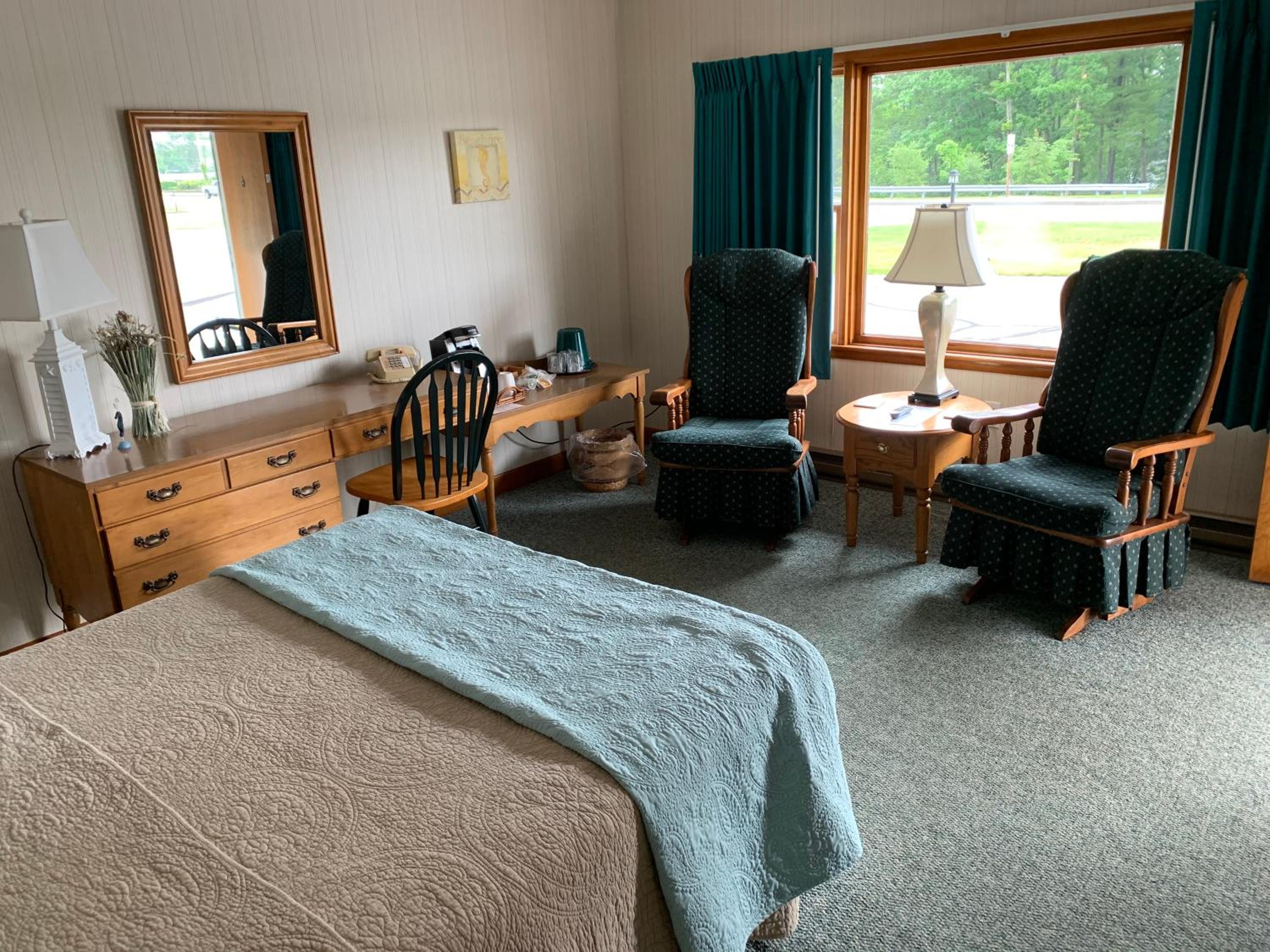 Deluxe King Room - Photo 5
