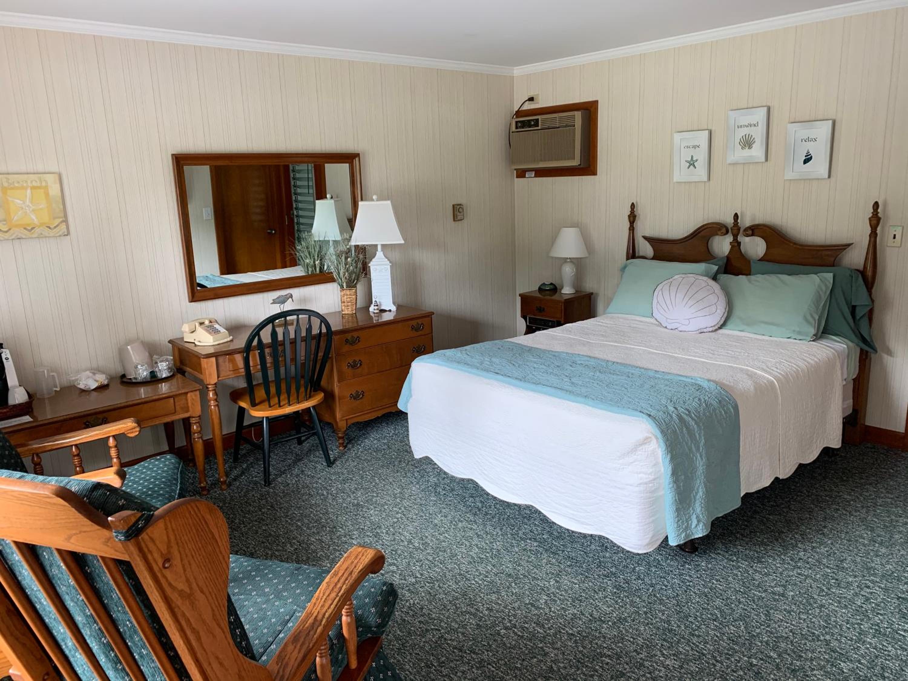 Deluxe King Room - Photo 11