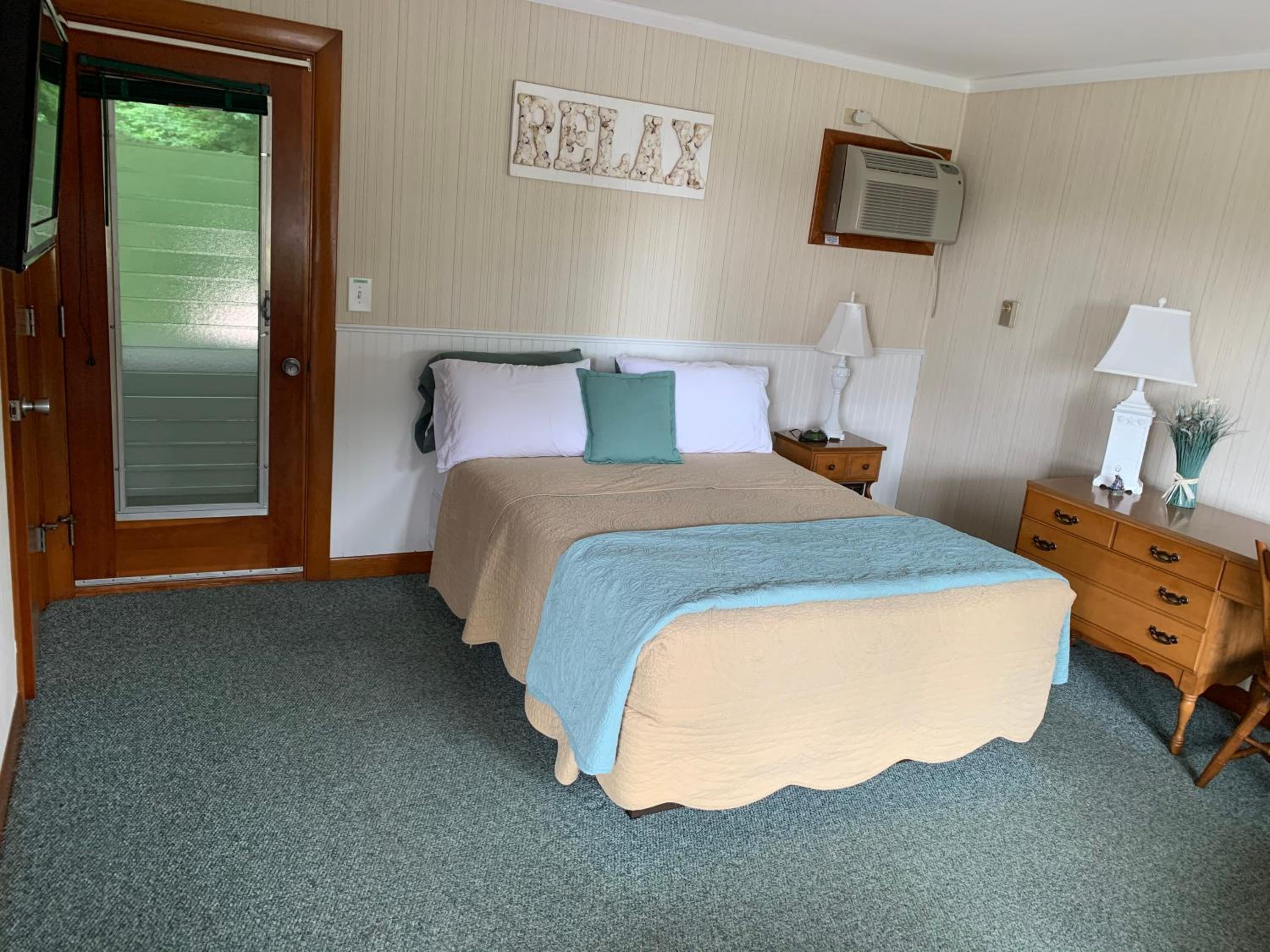 Deluxe King Room - Photo 14