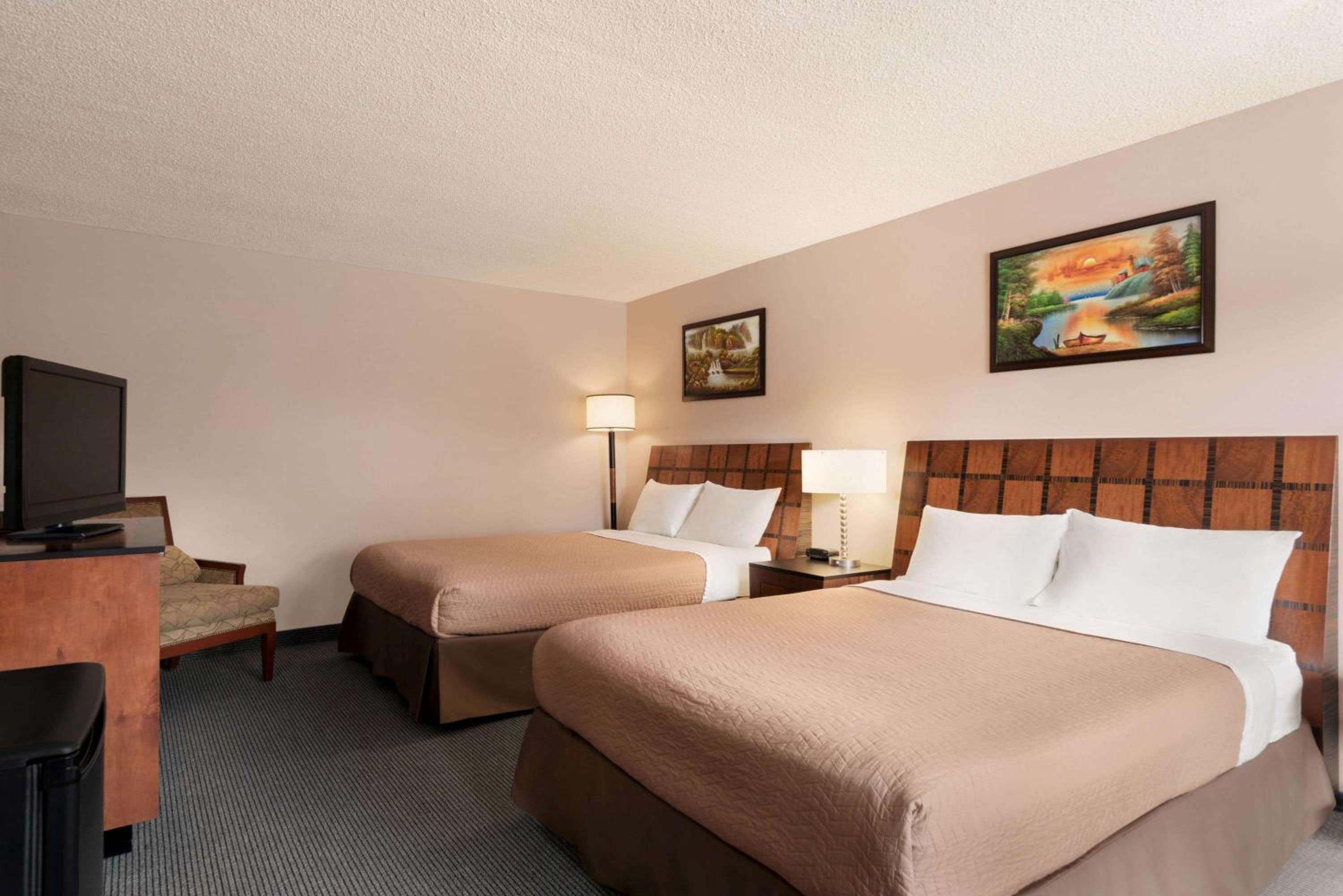Deluxe Queen Room with Two Queen Beds - Non-Smoking photo 1