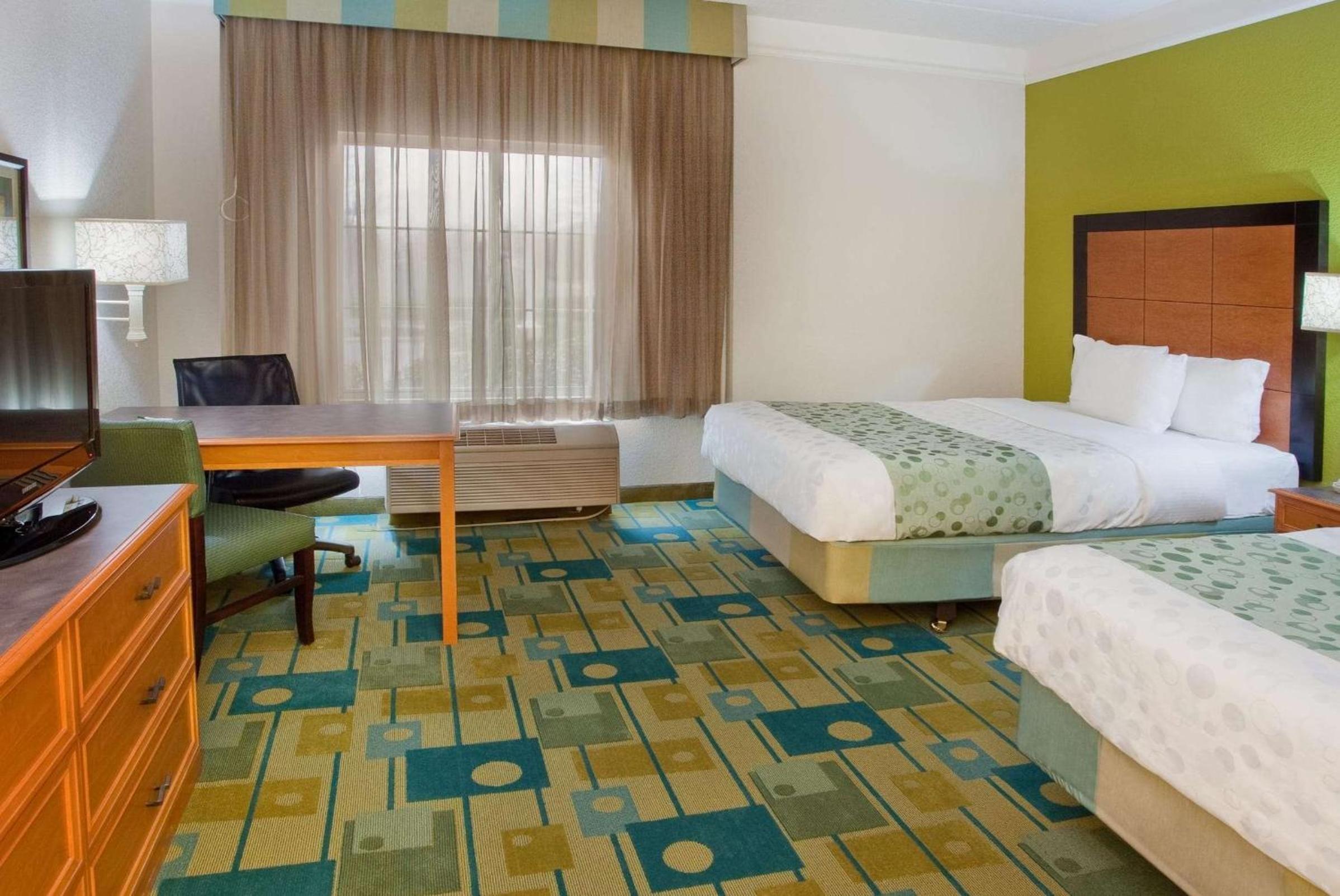 2 Double Beds, Mobility/Hearing Impaired Accessible Room, Tub w/Grab Bars, NSMK - Photo 3