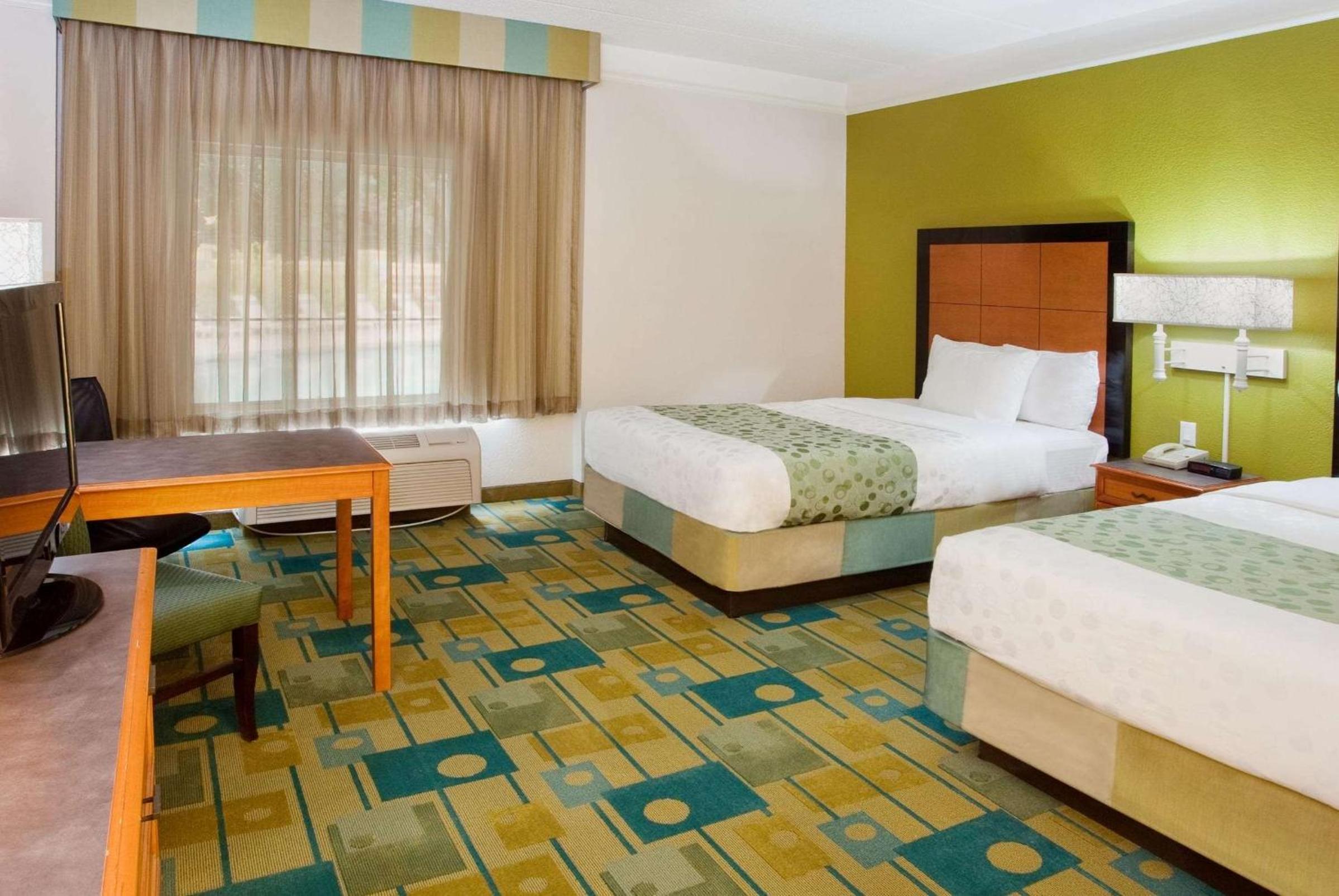 Deluxe Double Room with Two Double Beds - Photo 2