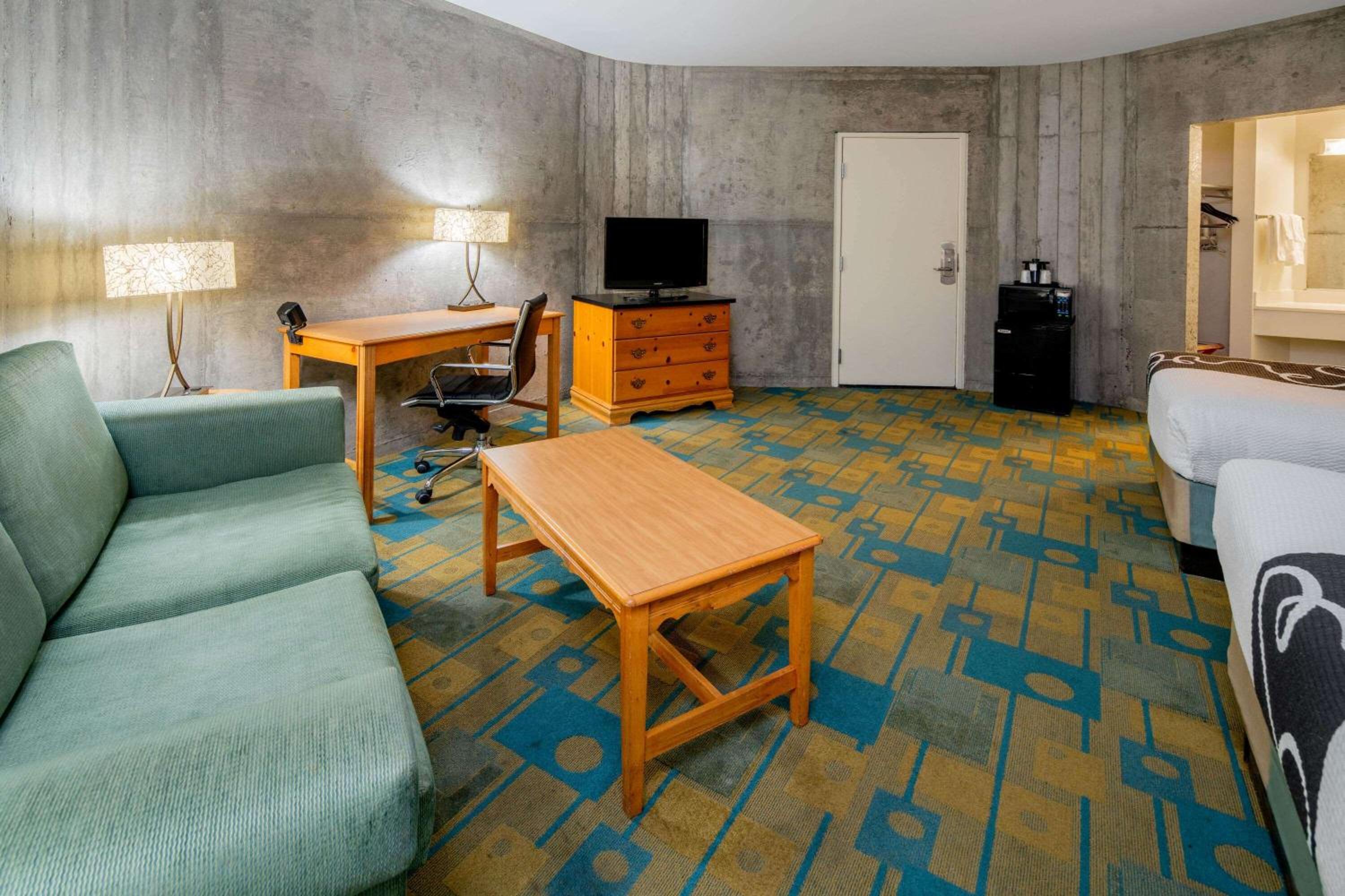 Double Room with Two Double Beds - Non-Smoking - Photo 2