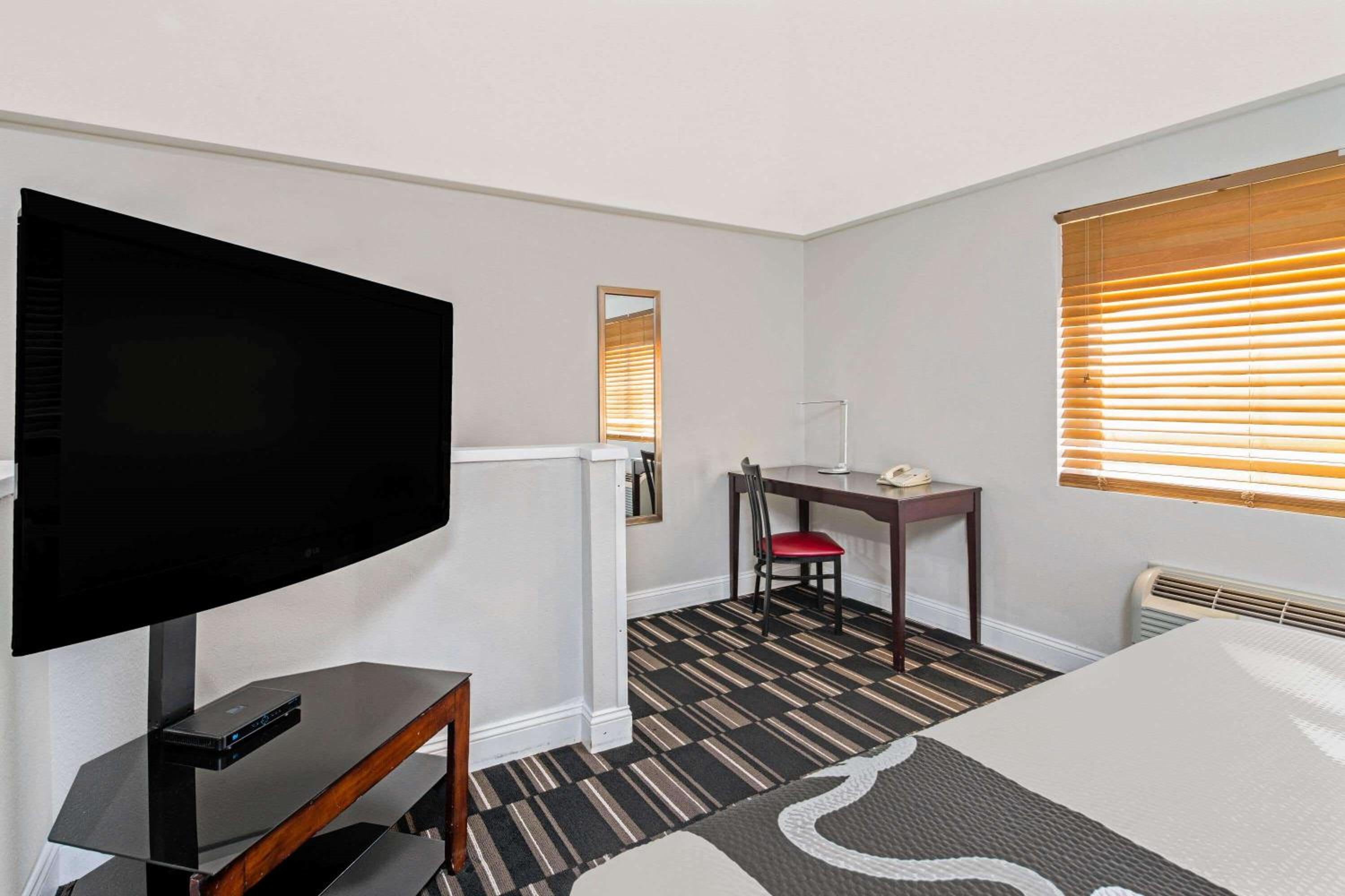 King Suite - Photo 1