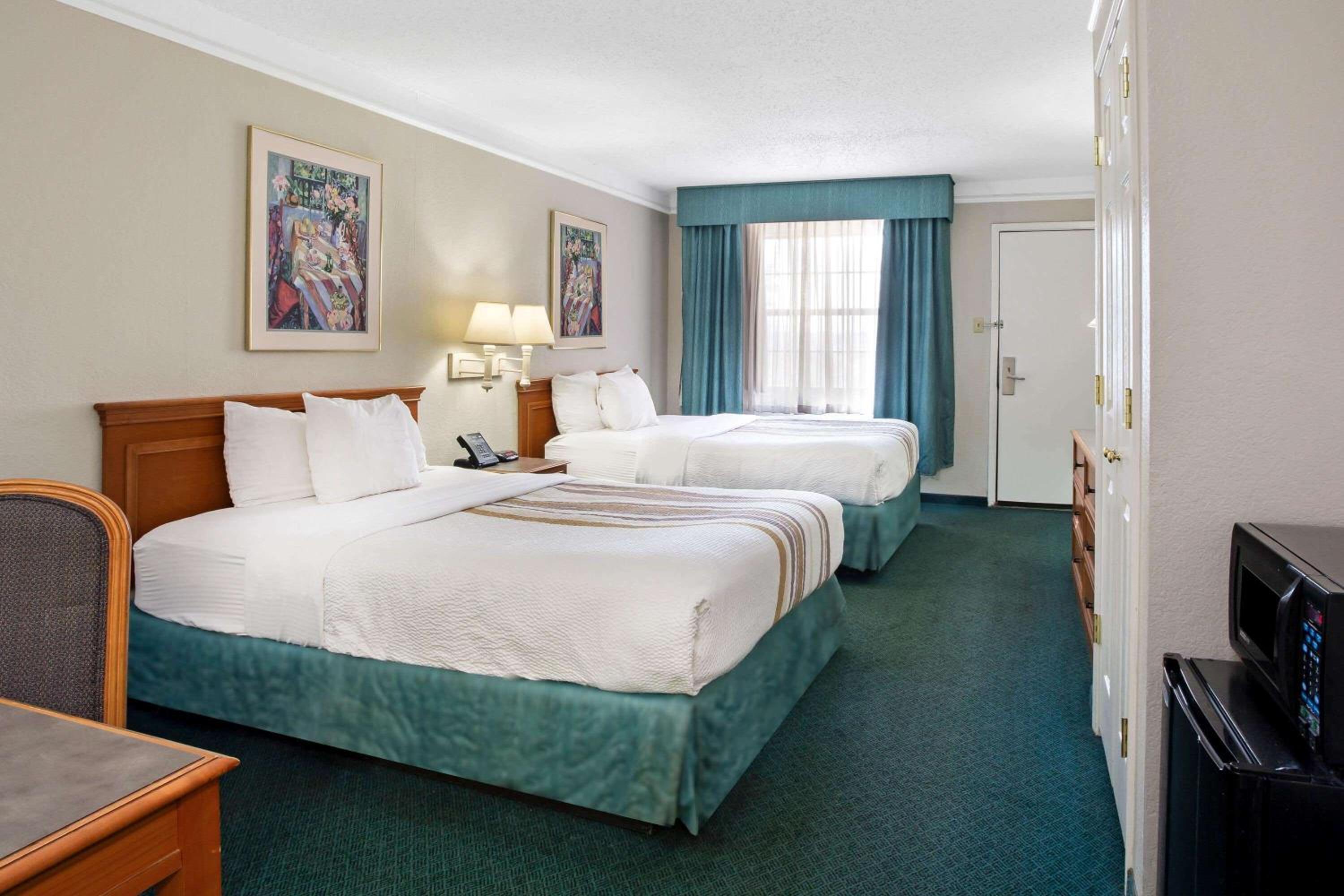 Double Room with Two Double Beds and Bath Tub - Mobility Accessible/Non-Smoking