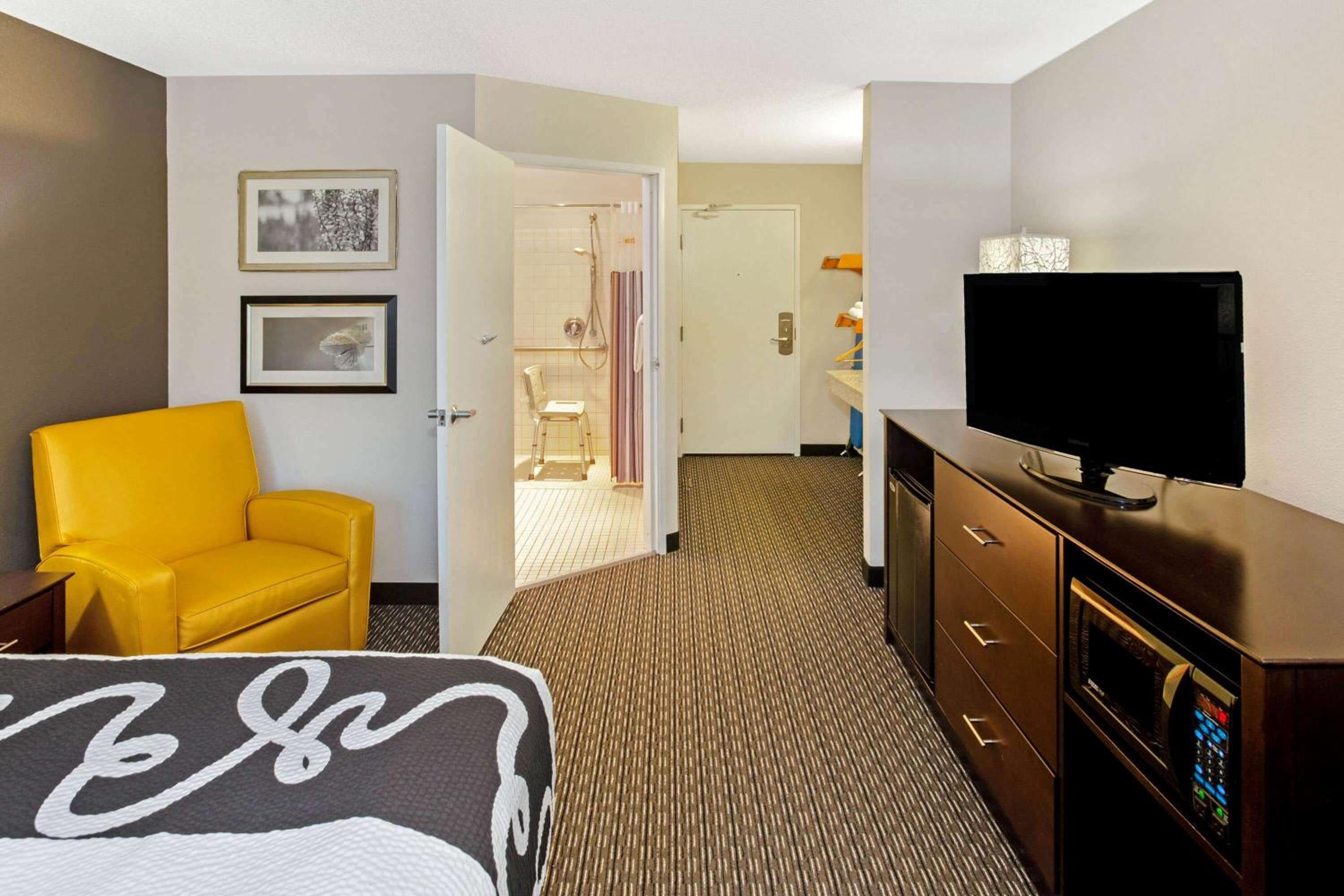 Executive King Room - Photo 3