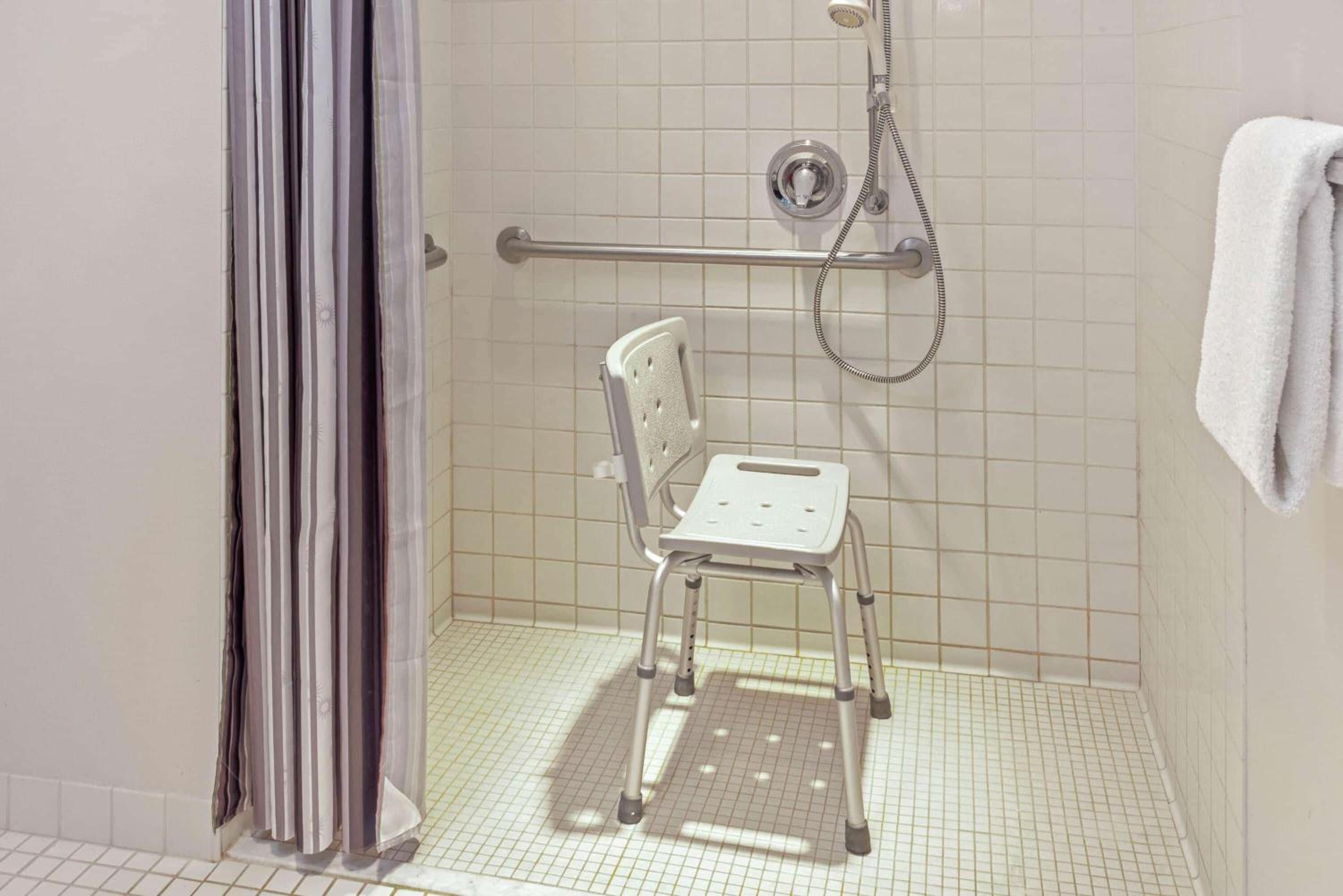Double Room - Disability Access - Photo 4