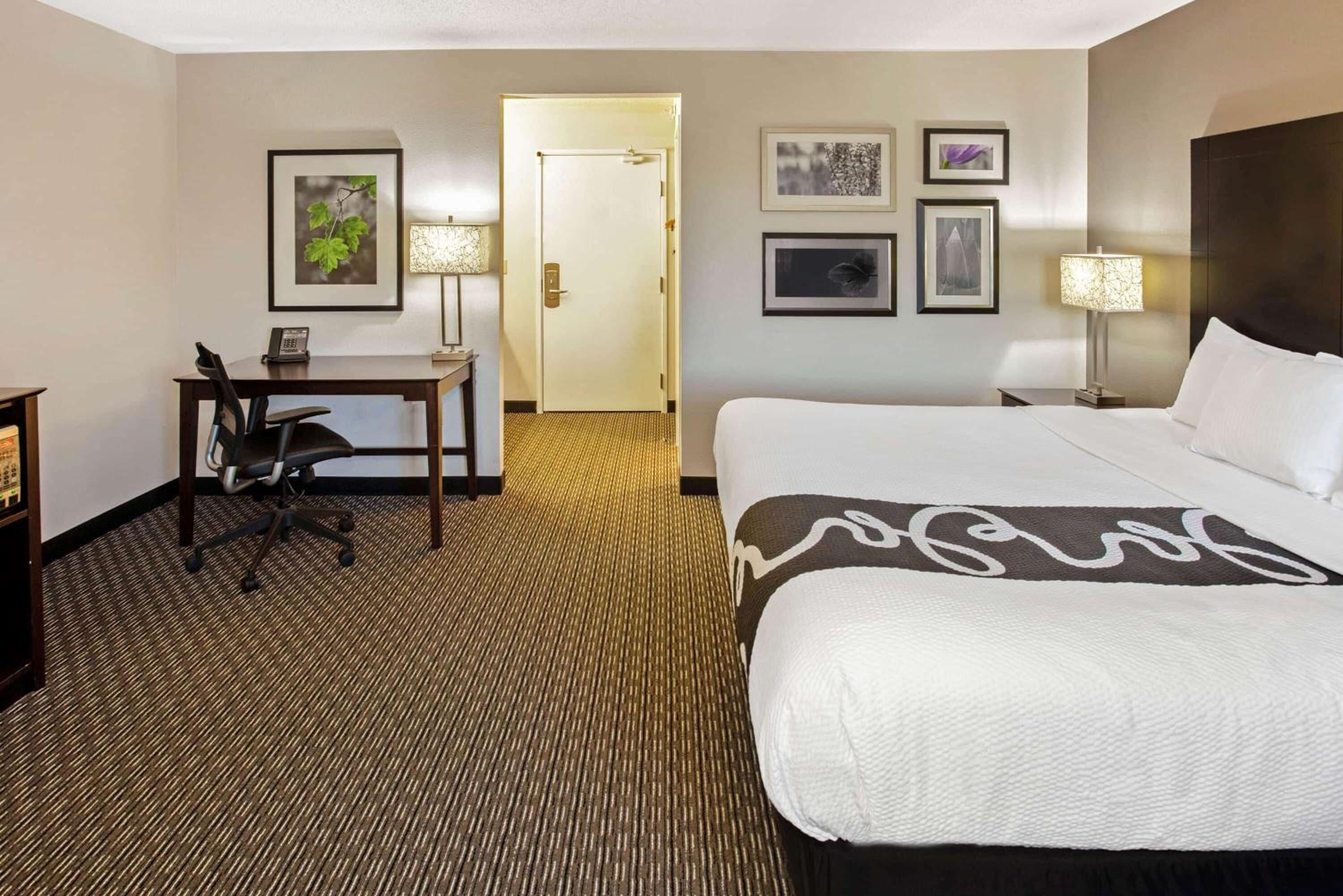 One-Bedroom King Suite - Non-Smoking - Photo 4