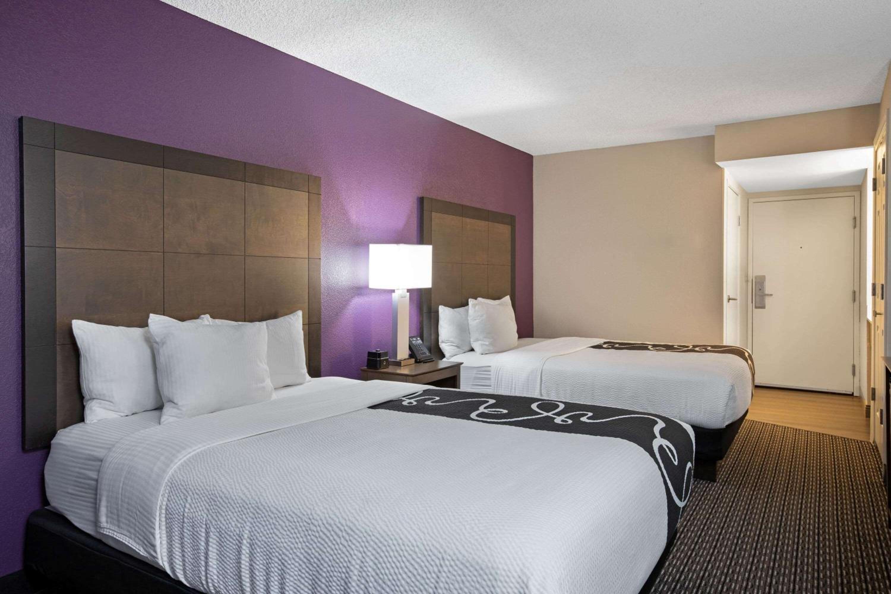 Deluxe Room with Two Queen Beds - Photo 3