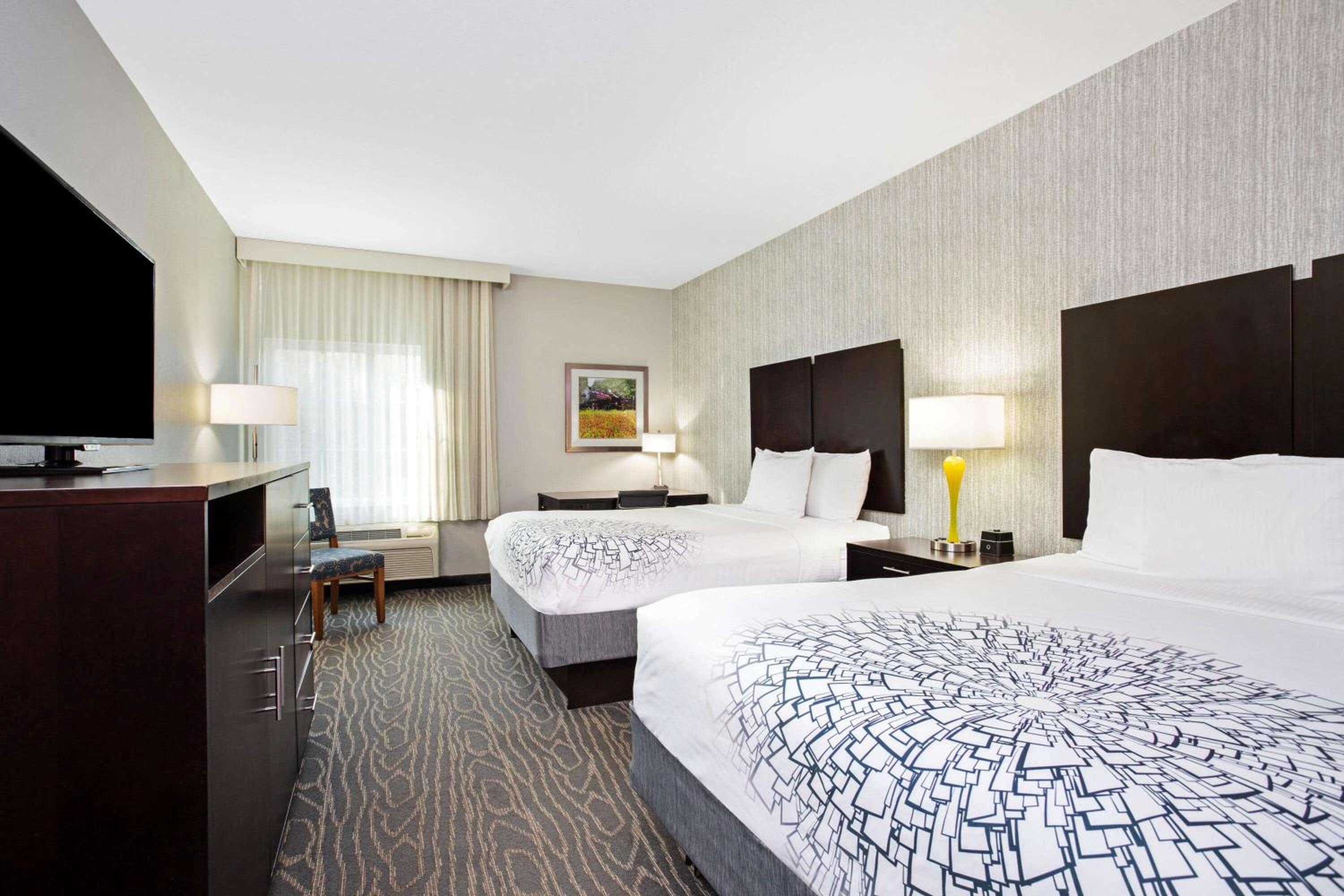 Queen Room with Two Queen Beds and Countryside View, Non-Smoking - Photo 1