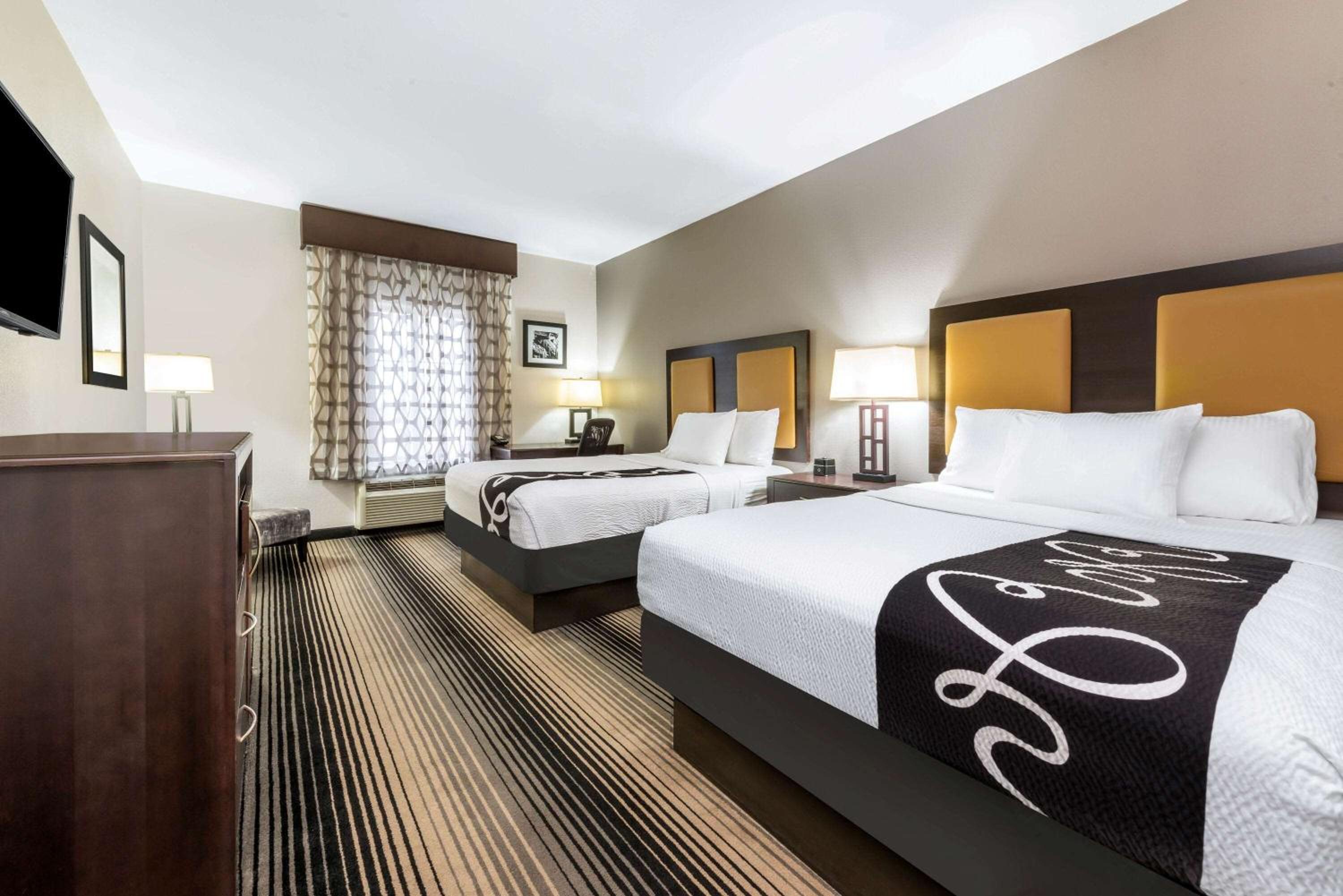 Queen Room with Two Queen Beds - Non-Smoking - Photo 1
