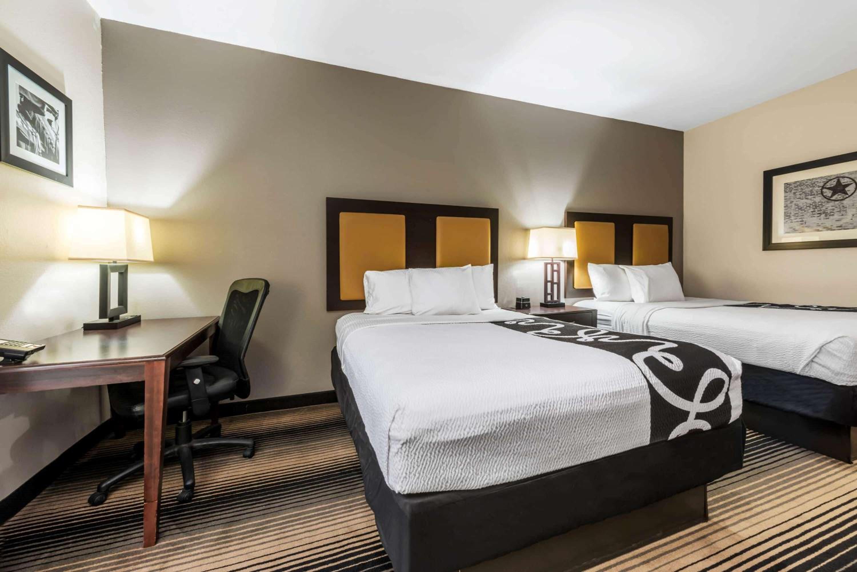 Queen Room with Two Queen Beds and Mobility/Hearing Access - Non-Smoking - Photo 3
