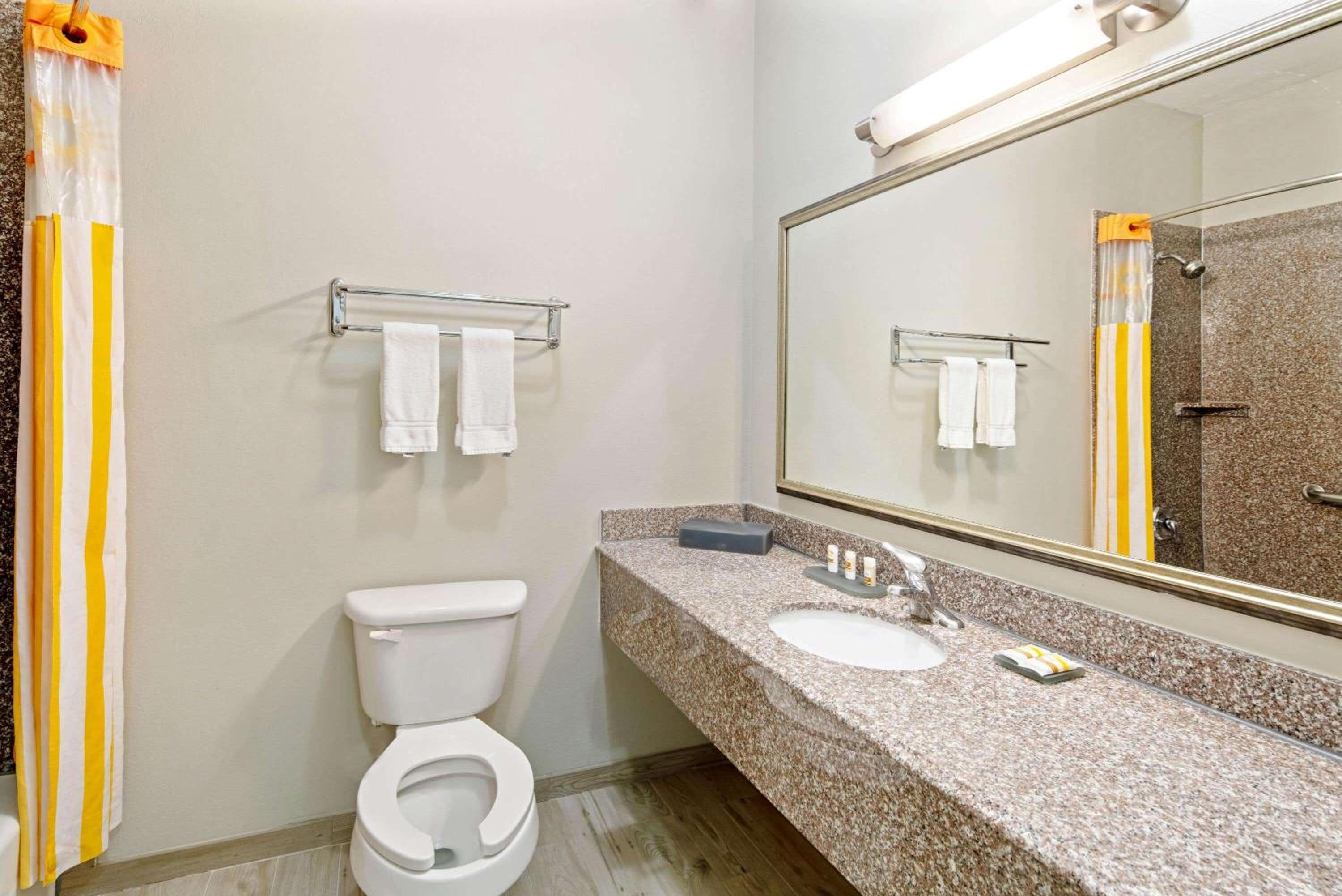 Deluxe Queen Room with Two Queen Beds - Non-Smoking photo 2