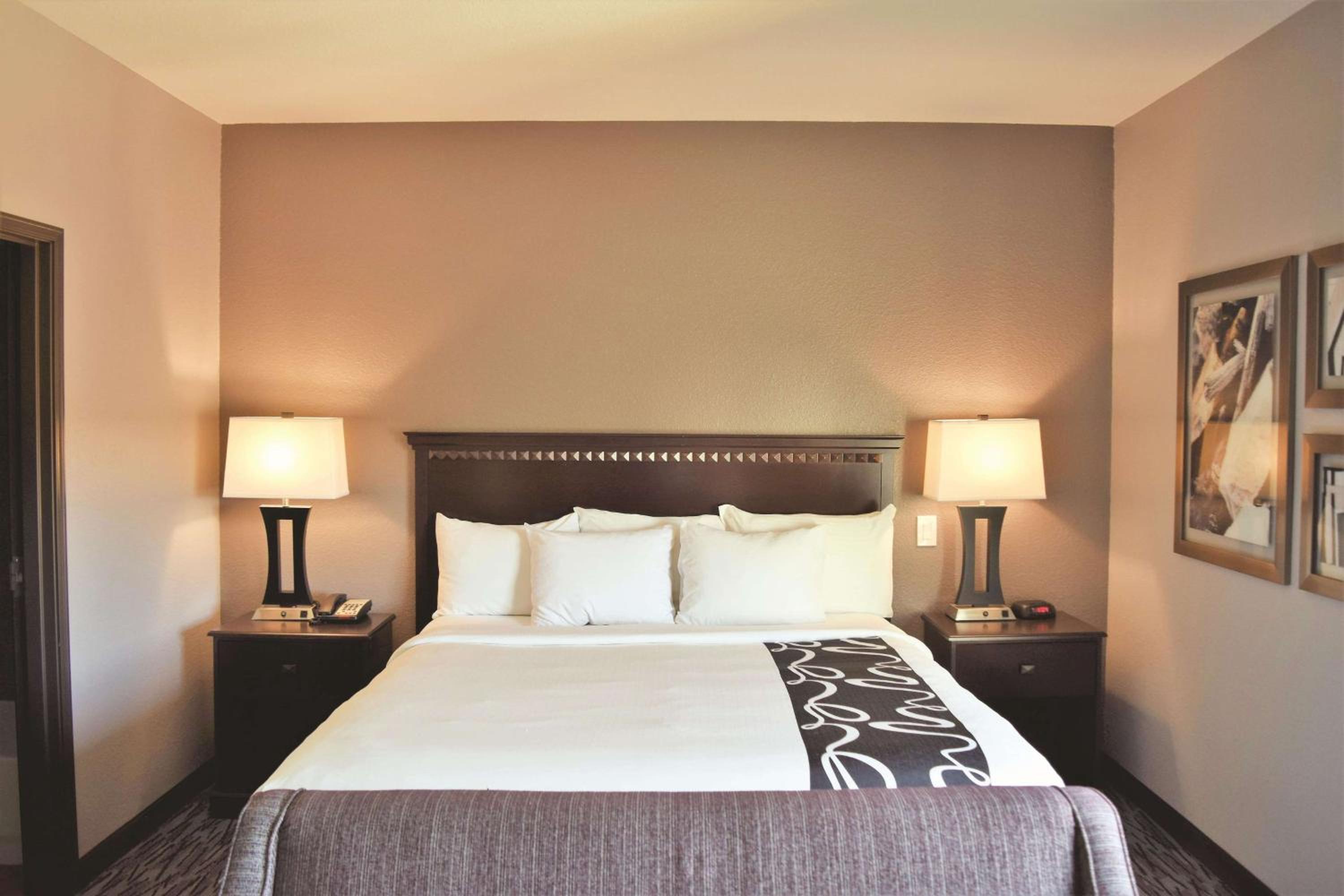 King Suite - Non-Smoking - Photo 1