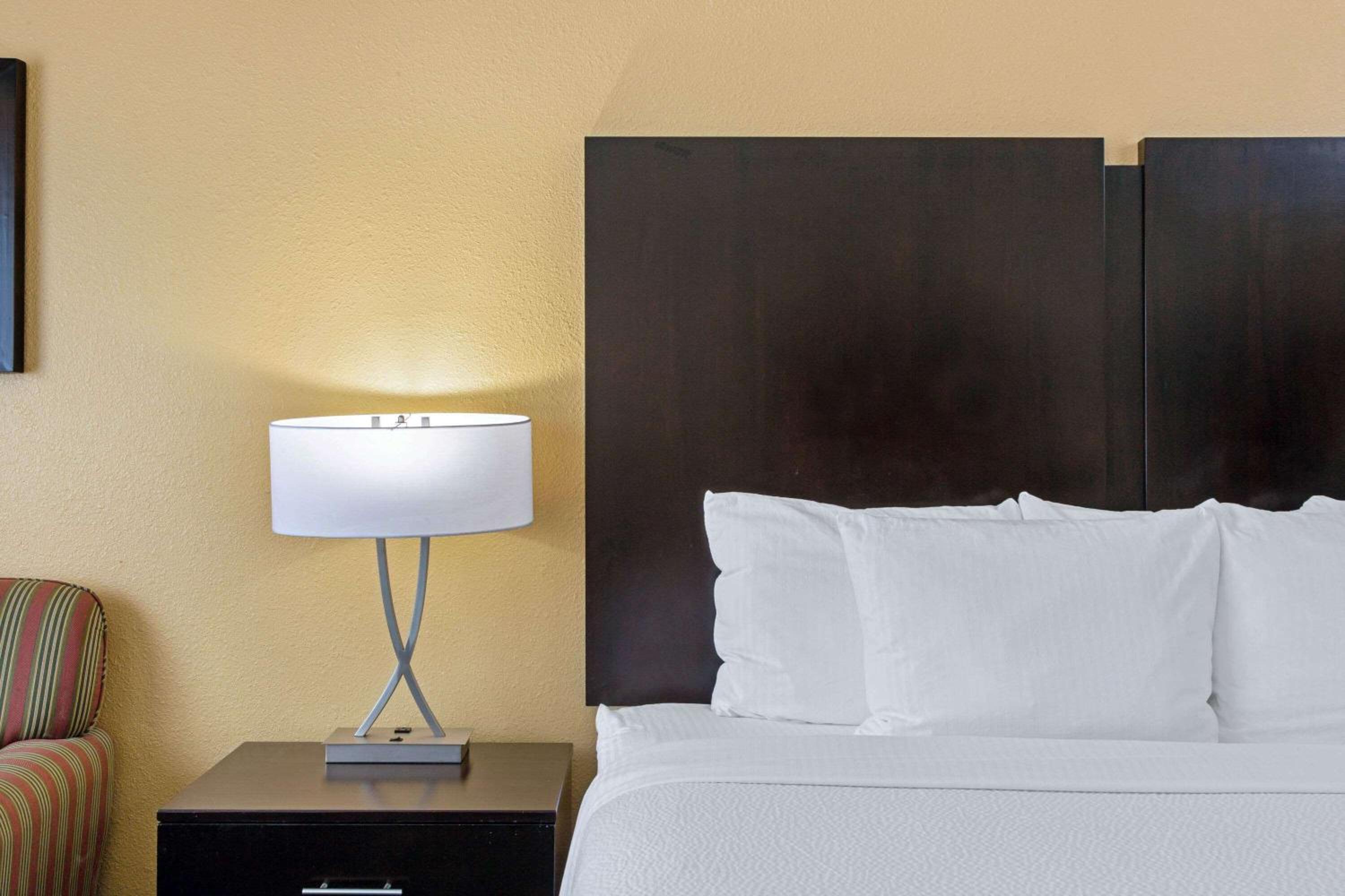 Deluxe King Room photo 3