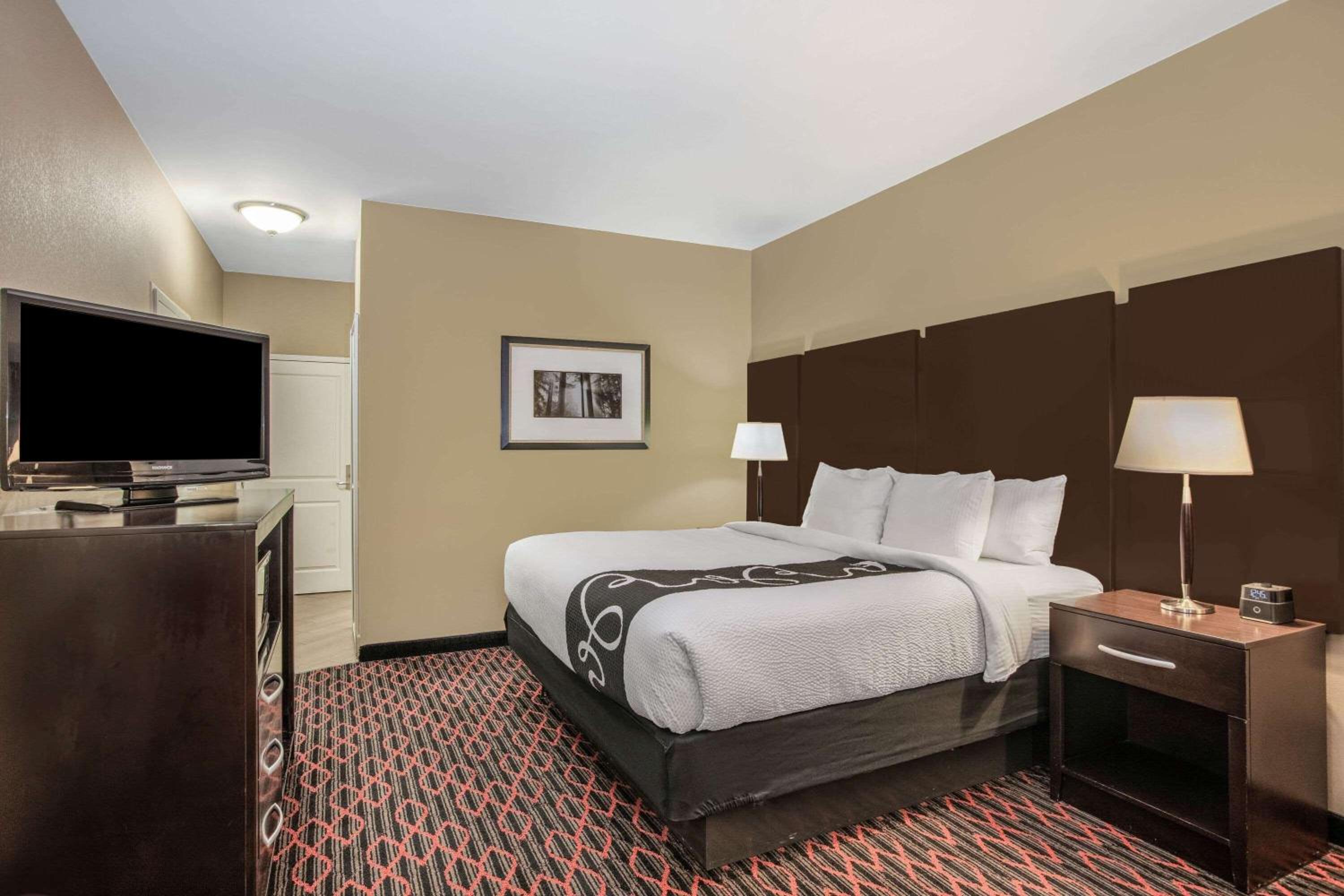 Deluxe King Room - Photo 2