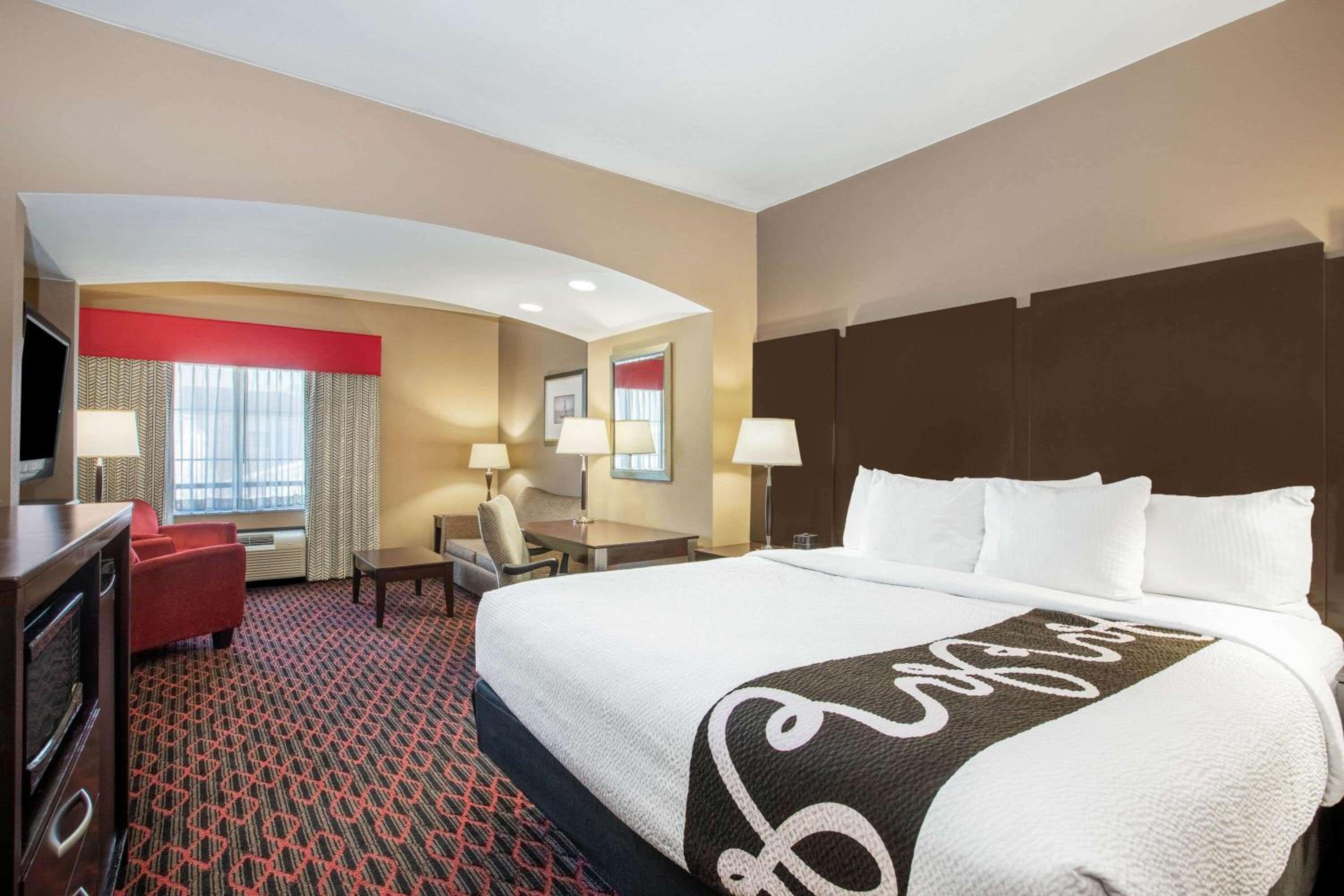 Executive Room 1 King Bed - Photo 1