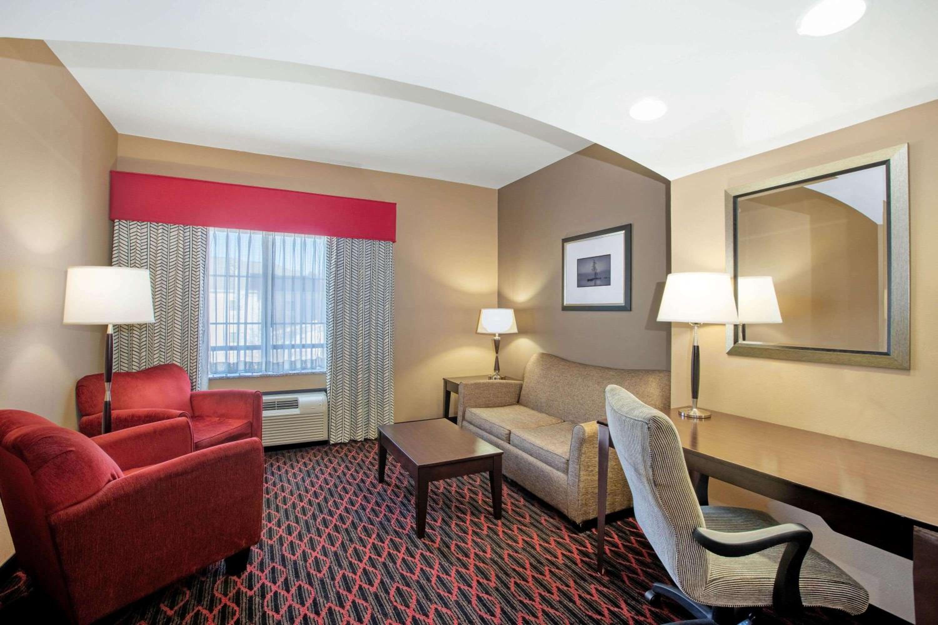 Executive Room 1 King Bed - Photo 2