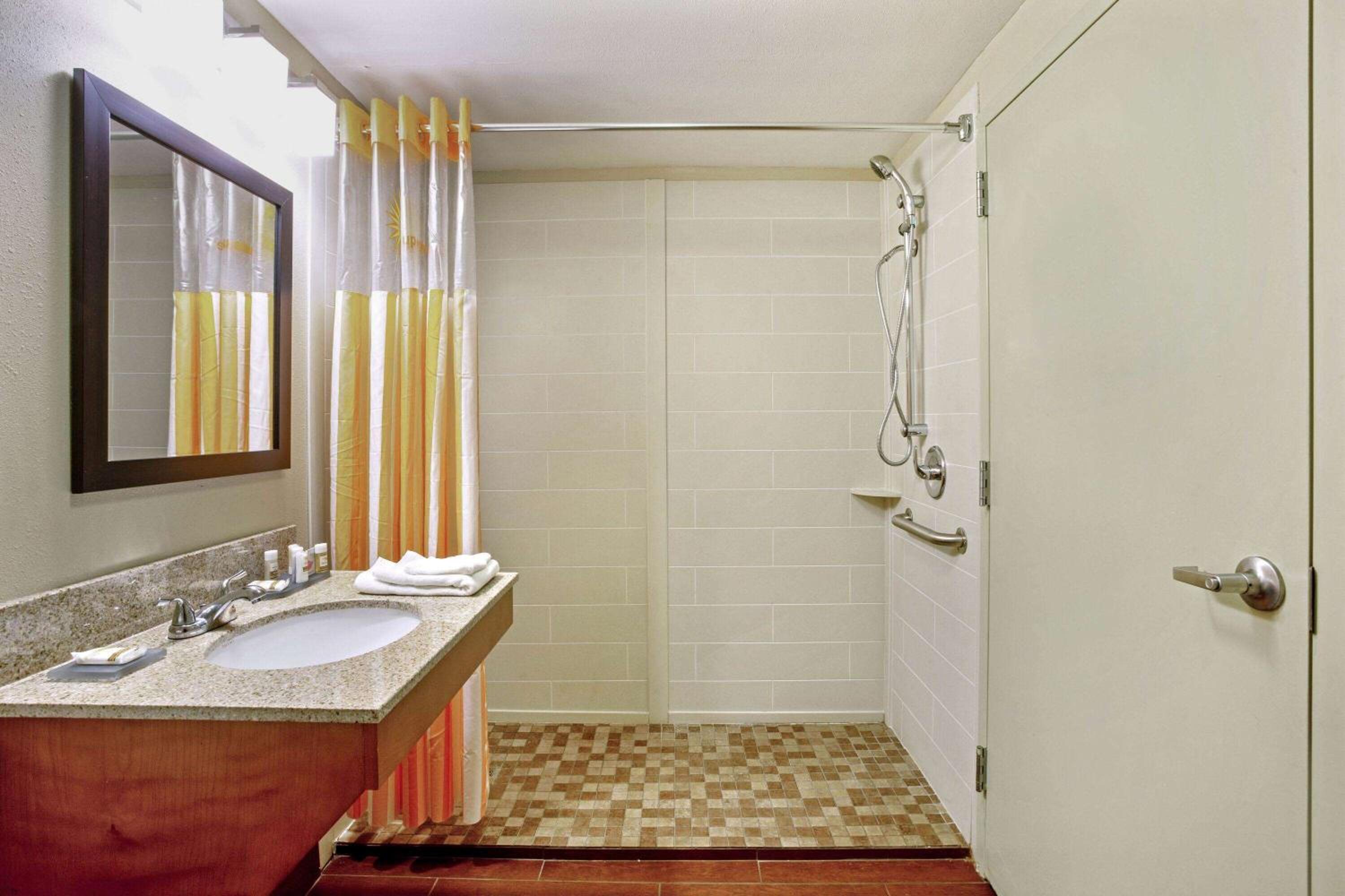 King Room - Disability Access photo 2