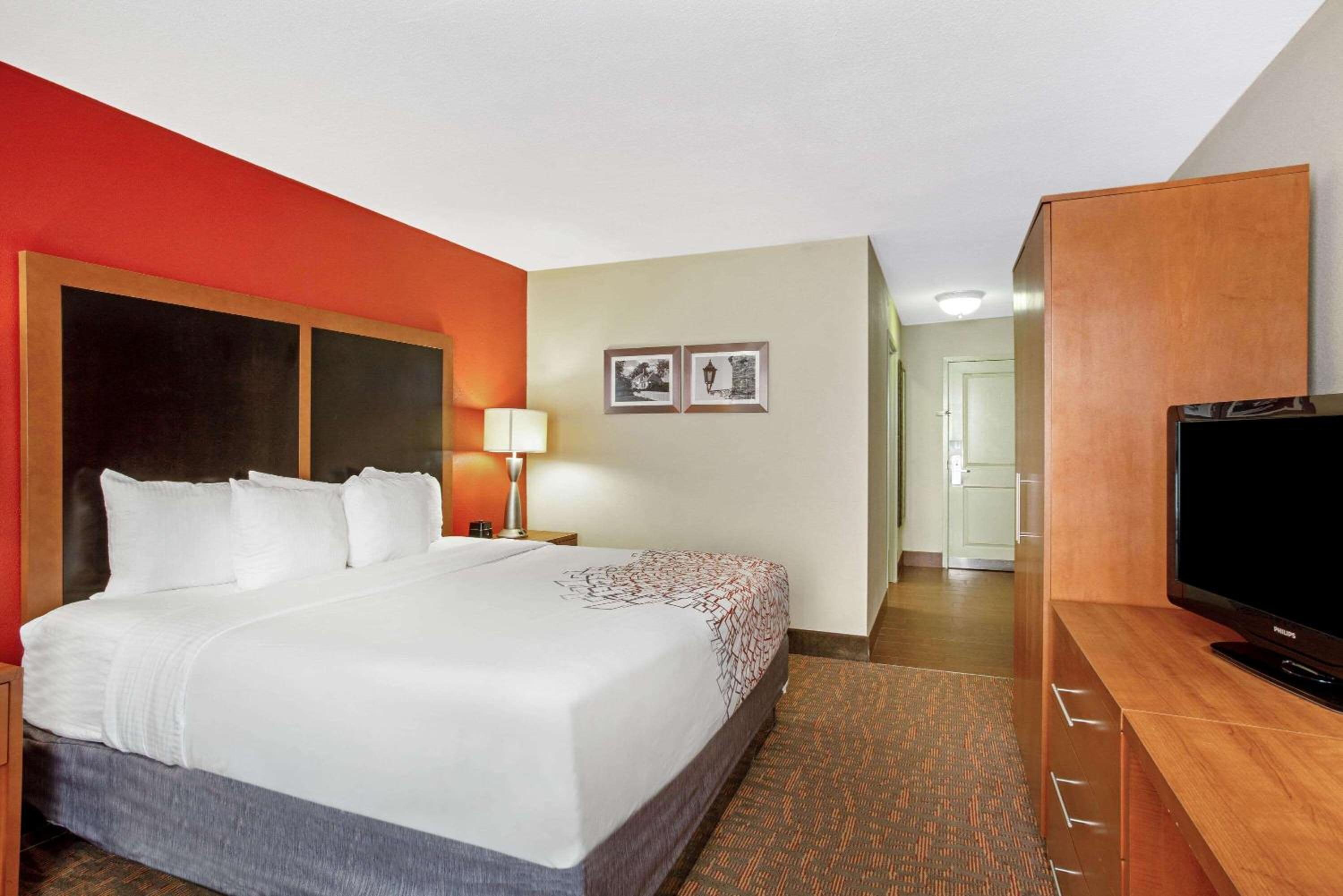 King Room - Non-Smoking photo 2