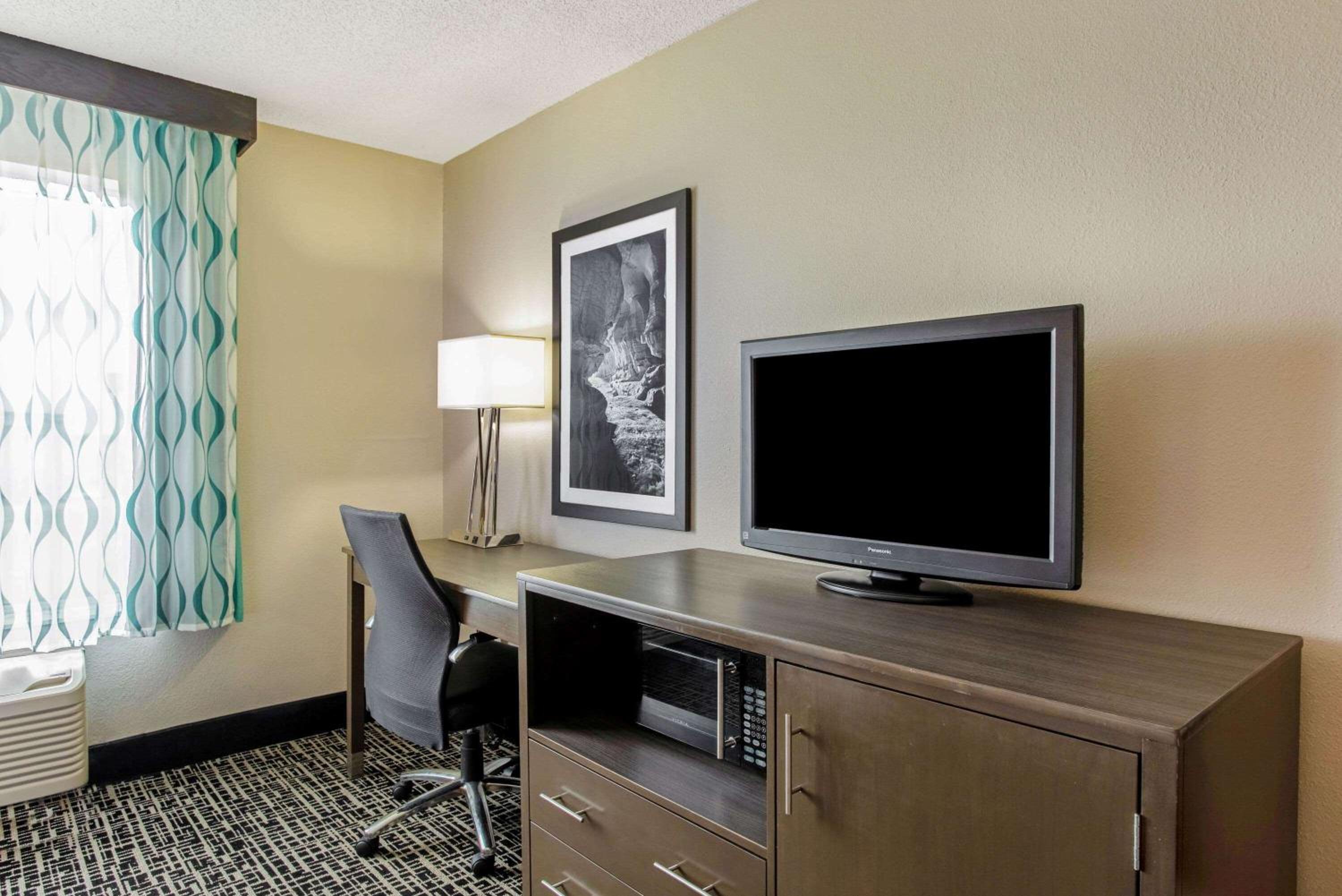 Deluxe King Studio Suite - Non-Smoking - Photo 7