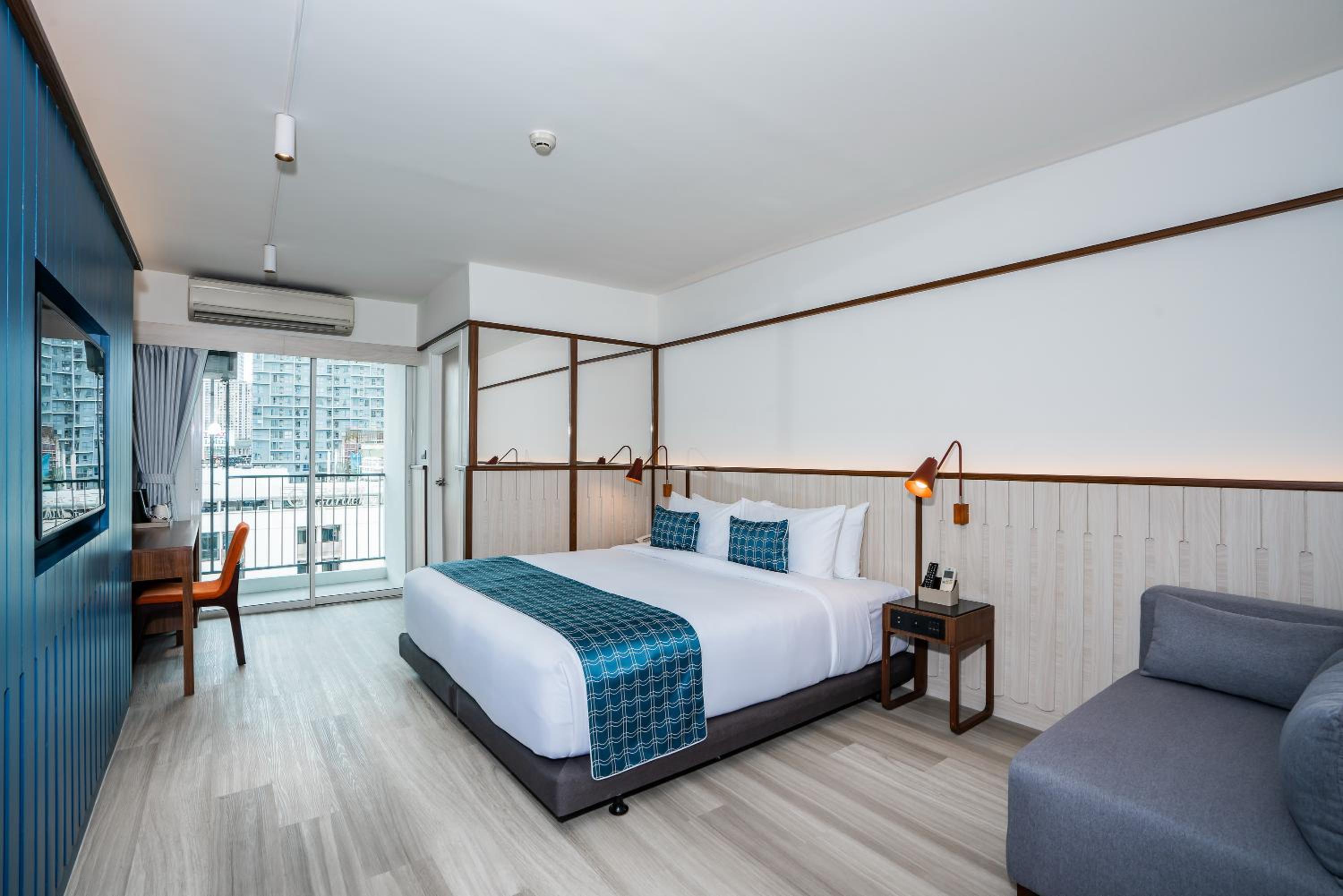 Deluxe Double or Twin Room with City View photo 2