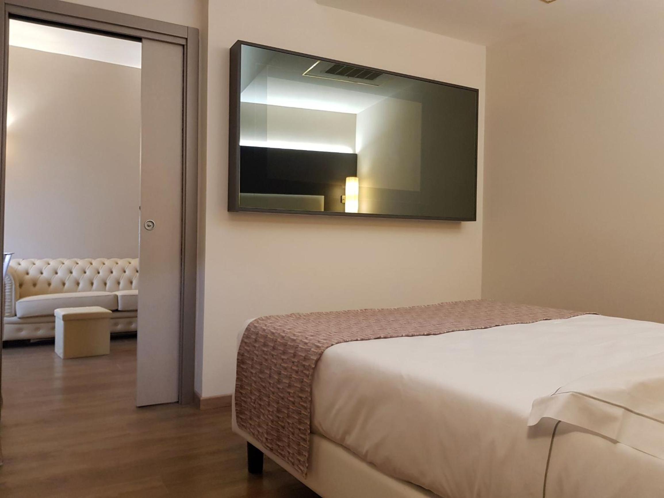 Suite - Photo 8