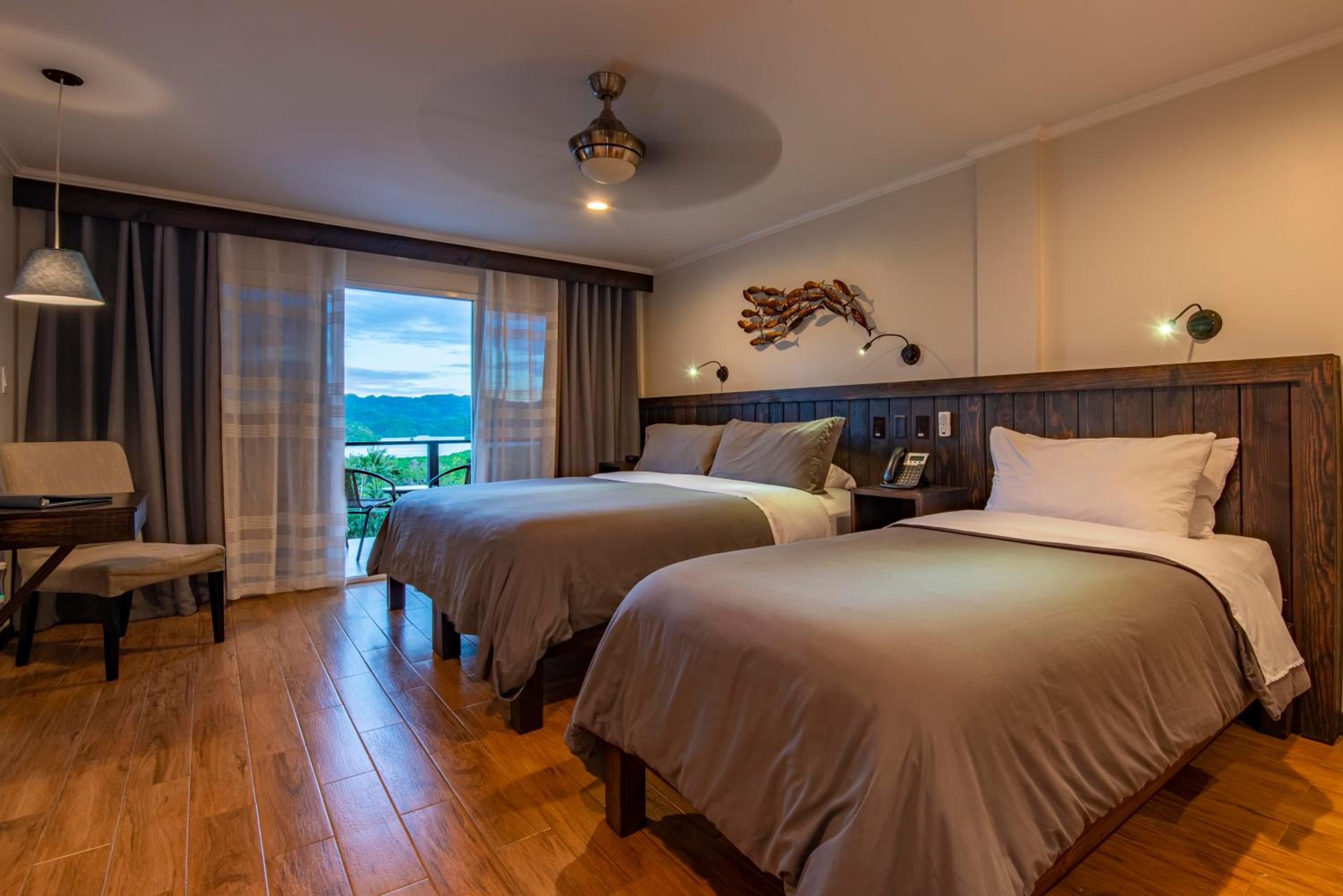 Deluxe Room with Sea View photo 3