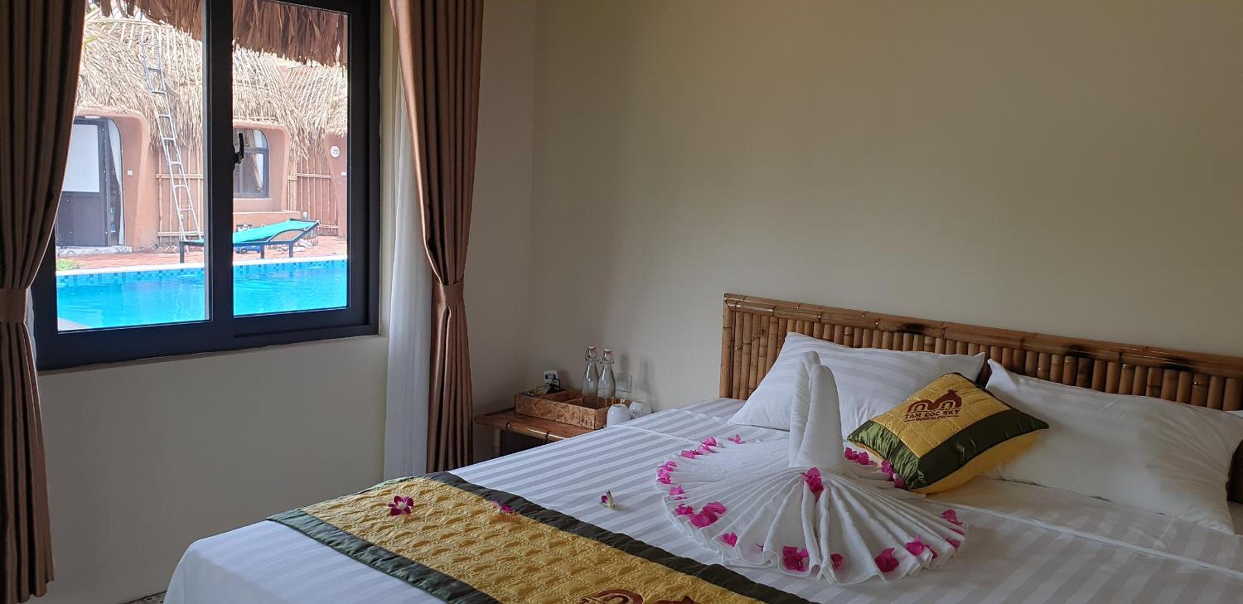 Queen Room with Pool View - Photo 1