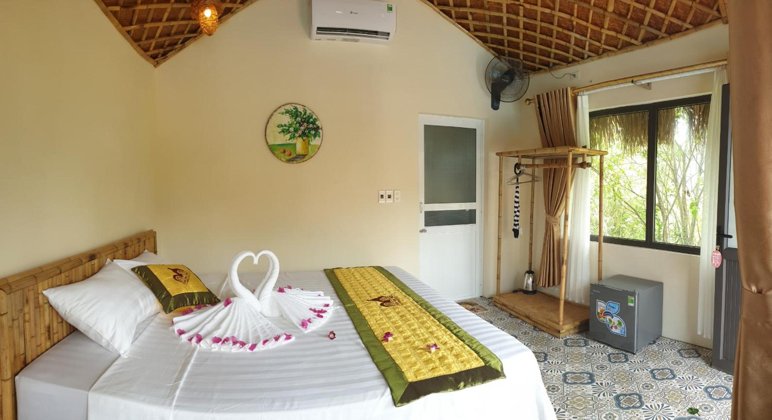 Queen Room with Pool View - Photo 8